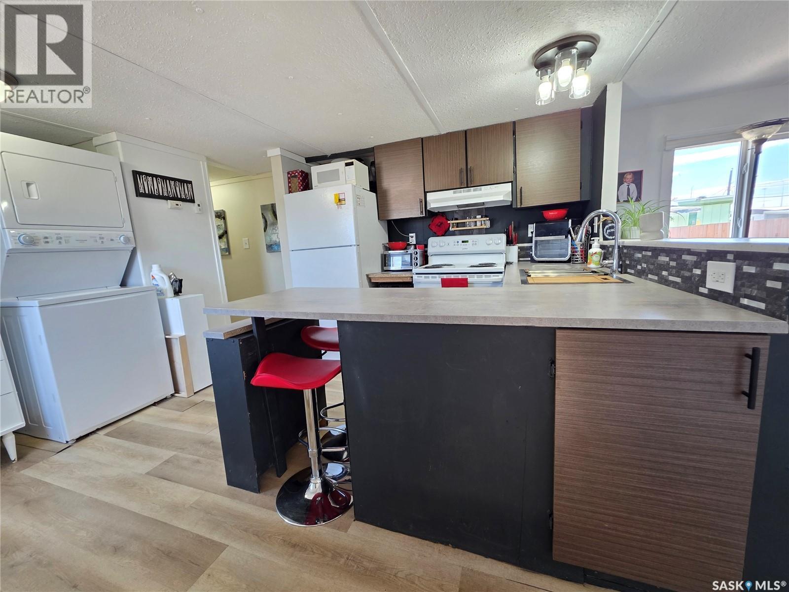 B12 73 Robert Street W, Swift Current, Saskatchewan  S9H 3S8 - Photo 4 - SK033052