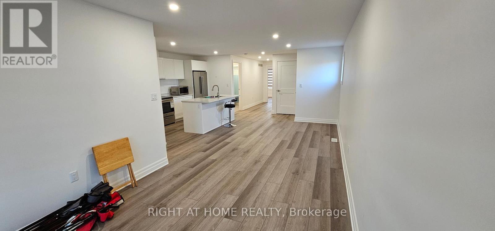 Upper - 7499 Marvel Drive, Niagara Falls, Ontario  L2H 3V8 - Photo 4 - X13004770