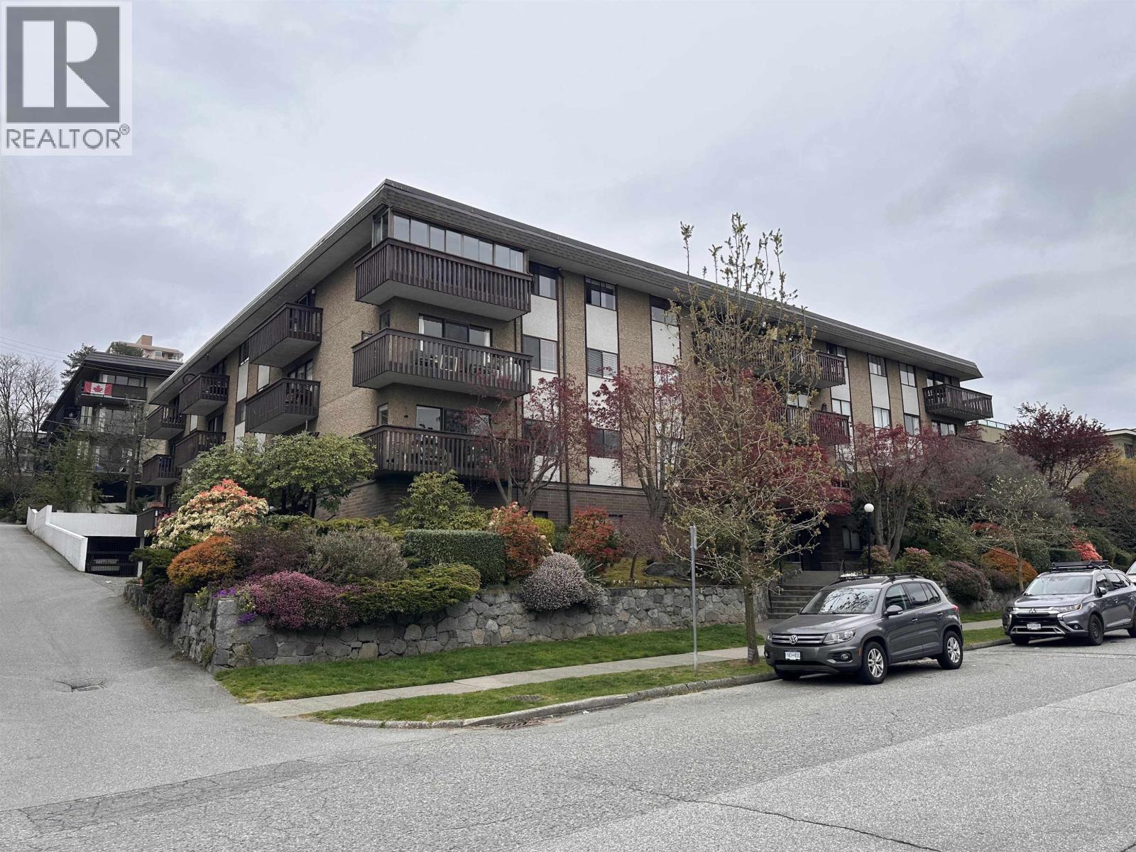 205 120 E 4TH STREET, North Vancouver, British Columbia