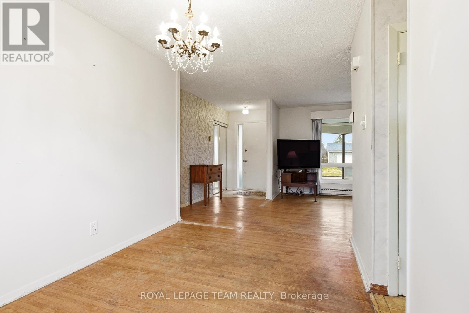 57 Sullivan Avenue, Ottawa, Ontario  K2G 1V1 - Photo 5 - X13003646