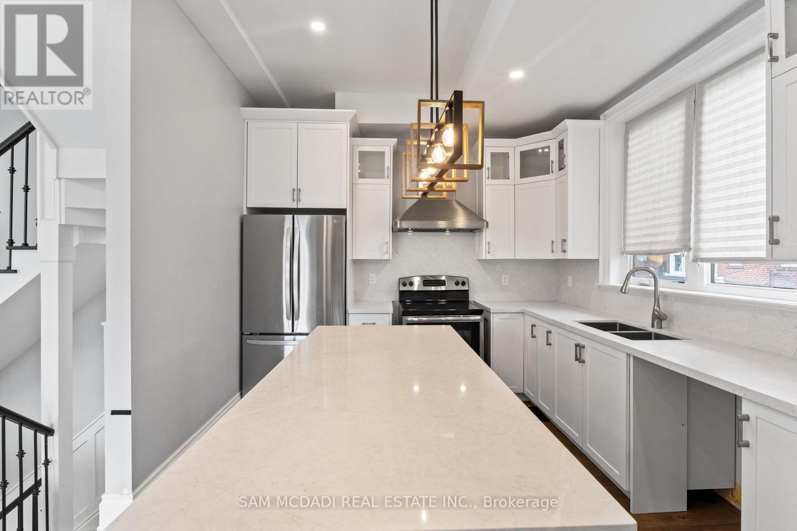 15 Old Oak Drive, Toronto, Ontario M9A 1A3 - Photo 4 - W13004640