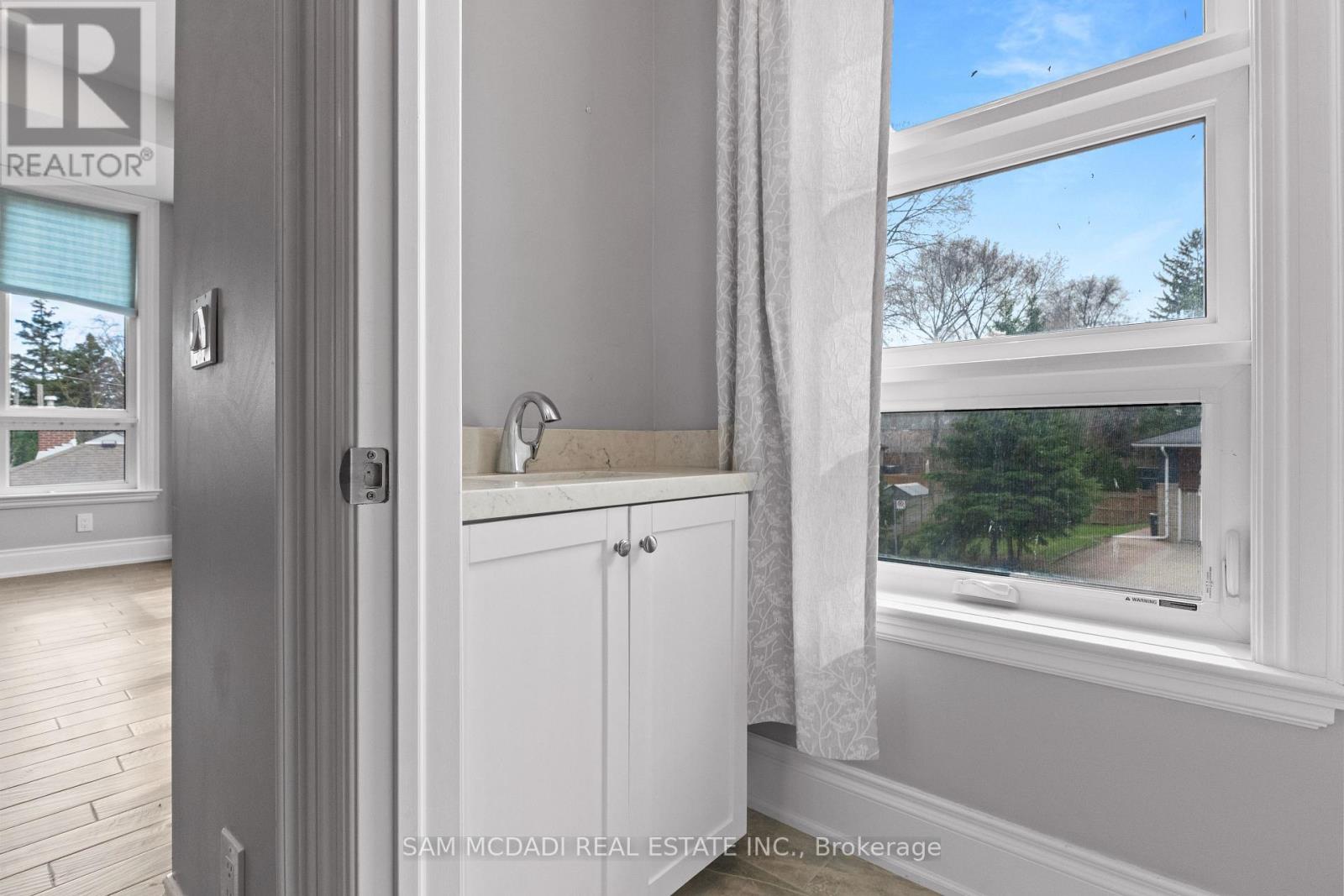 15 Old Oak Drive, Toronto, Ontario M9A 1A3 - Photo 8 - W13004640