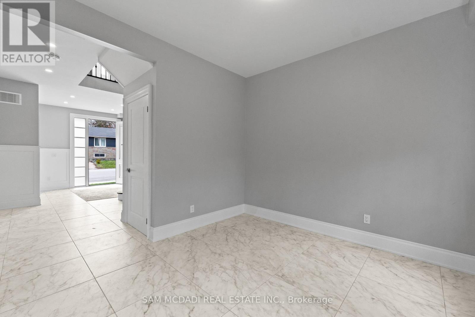 15 Old Oak Drive, Toronto, Ontario M9A 1A3 - Photo 9 - W13004640