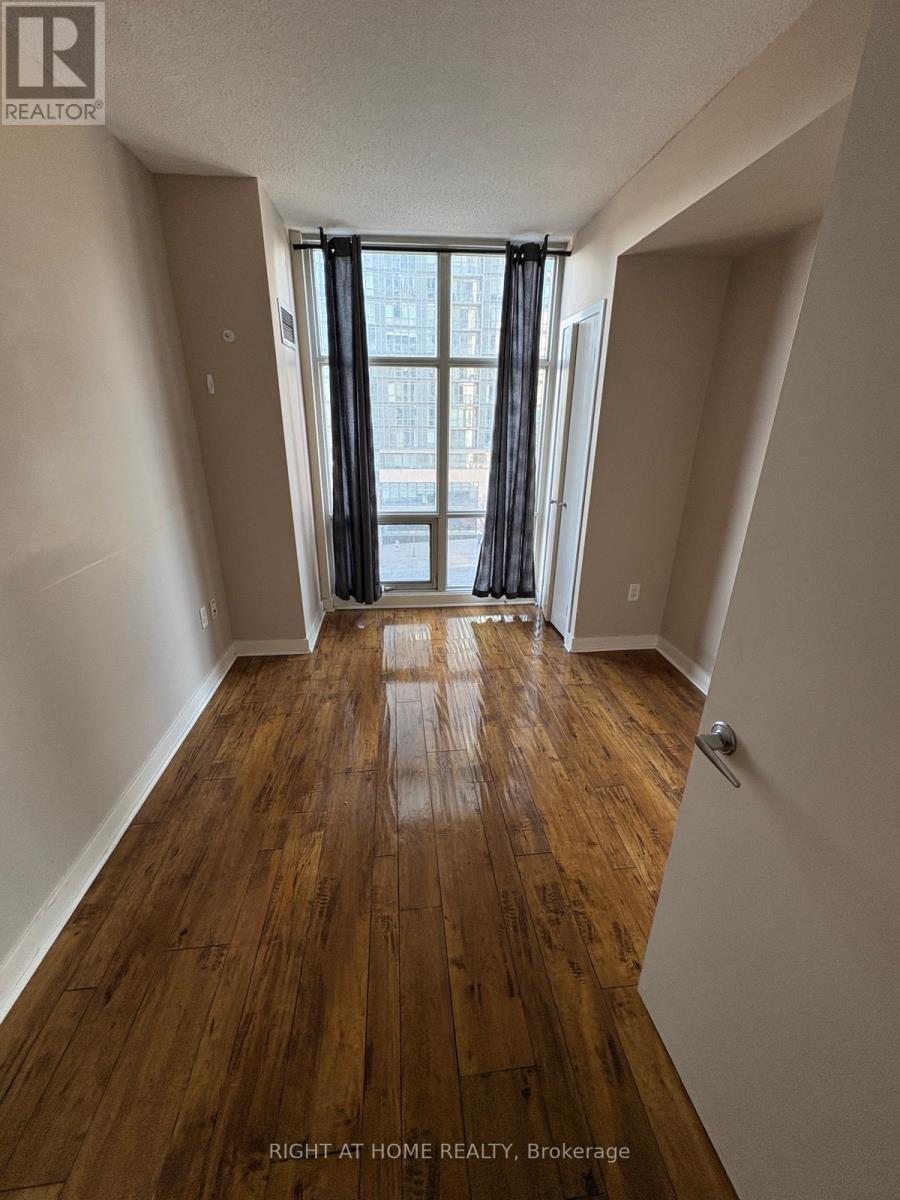 512 - 35 Mariner Terrace, Toronto, Ontario  M5V 3V9 - Photo 10 - C13004792