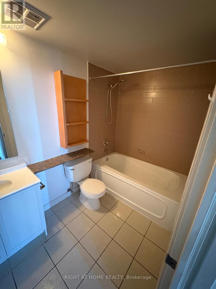 512 - 35 Mariner Terrace, Toronto, Ontario  M5V 3V9 - Photo 4 - C13004792