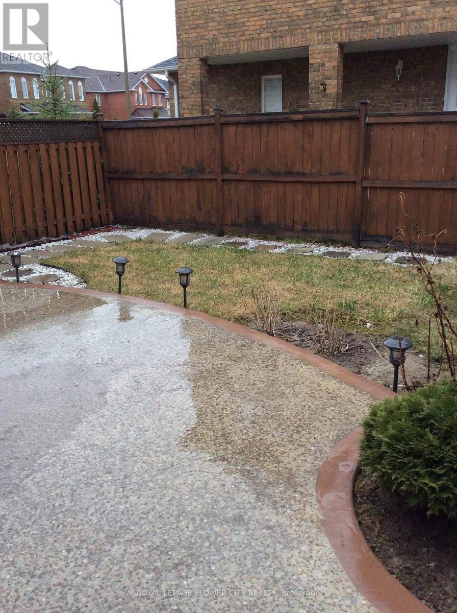 30 Condotti Drive, Vaughan, Ontario  L4H 2C8 - Photo 7 - N12987158