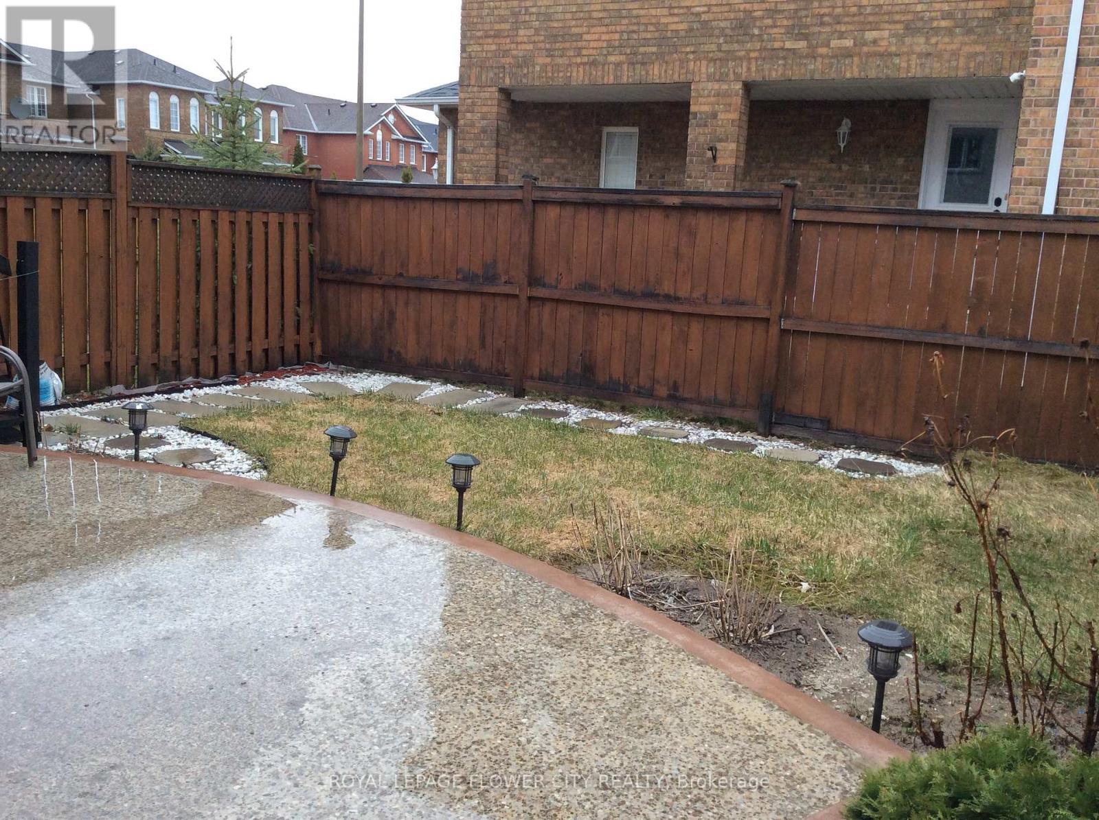 30 Condotti Drive, Vaughan, Ontario  L4H 2C8 - Photo 4 - N12987158