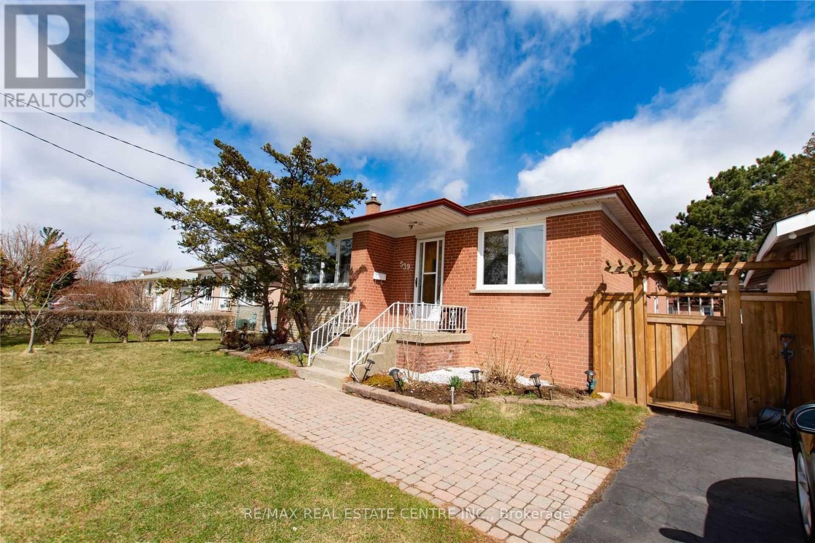 539 Weynway Court, Oakville, Ontario  L6L 4G8 - Photo 2 - W13004820