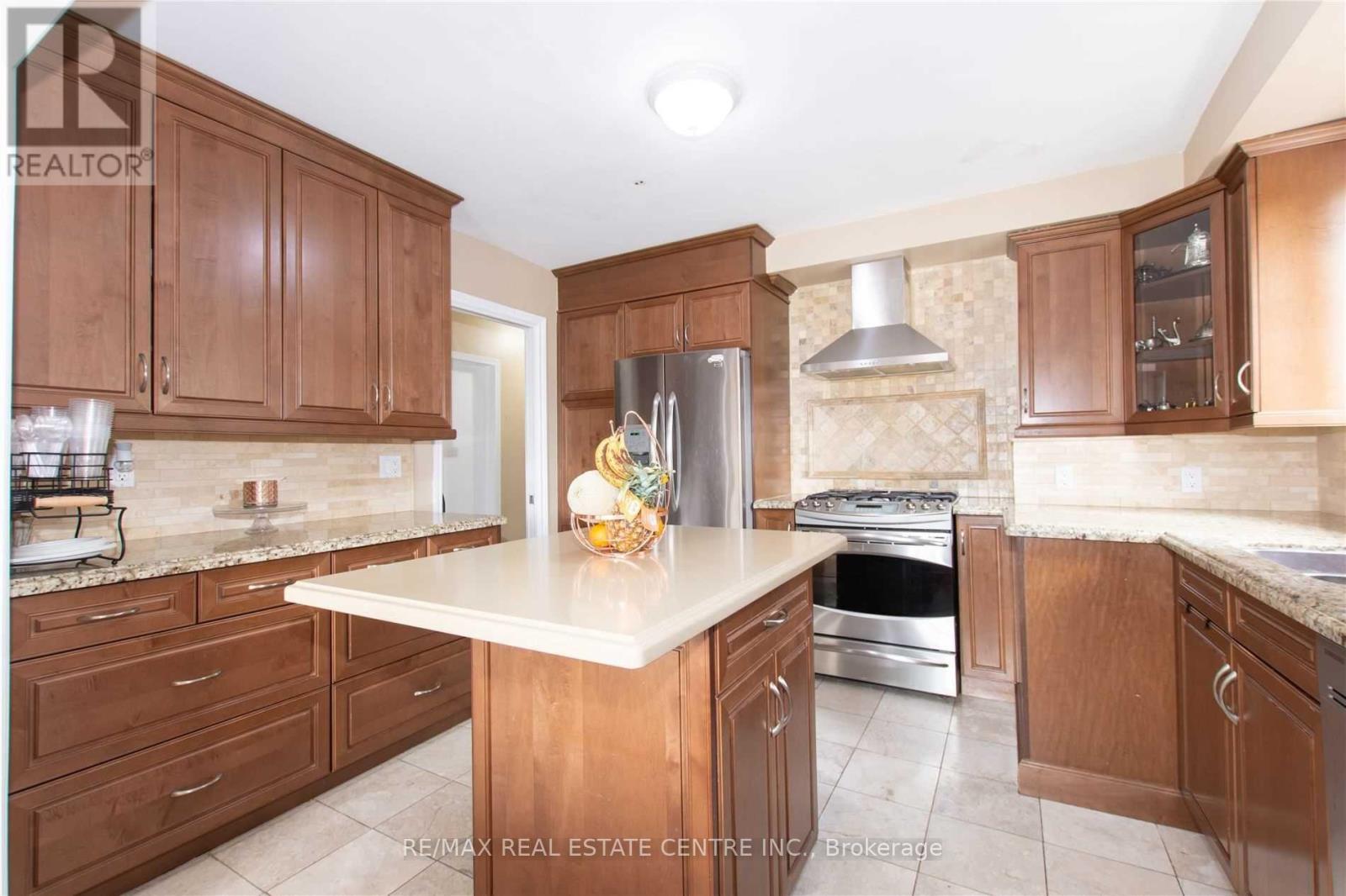 539 Weynway Court, Oakville, Ontario  L6L 4G8 - Photo 6 - W13004820