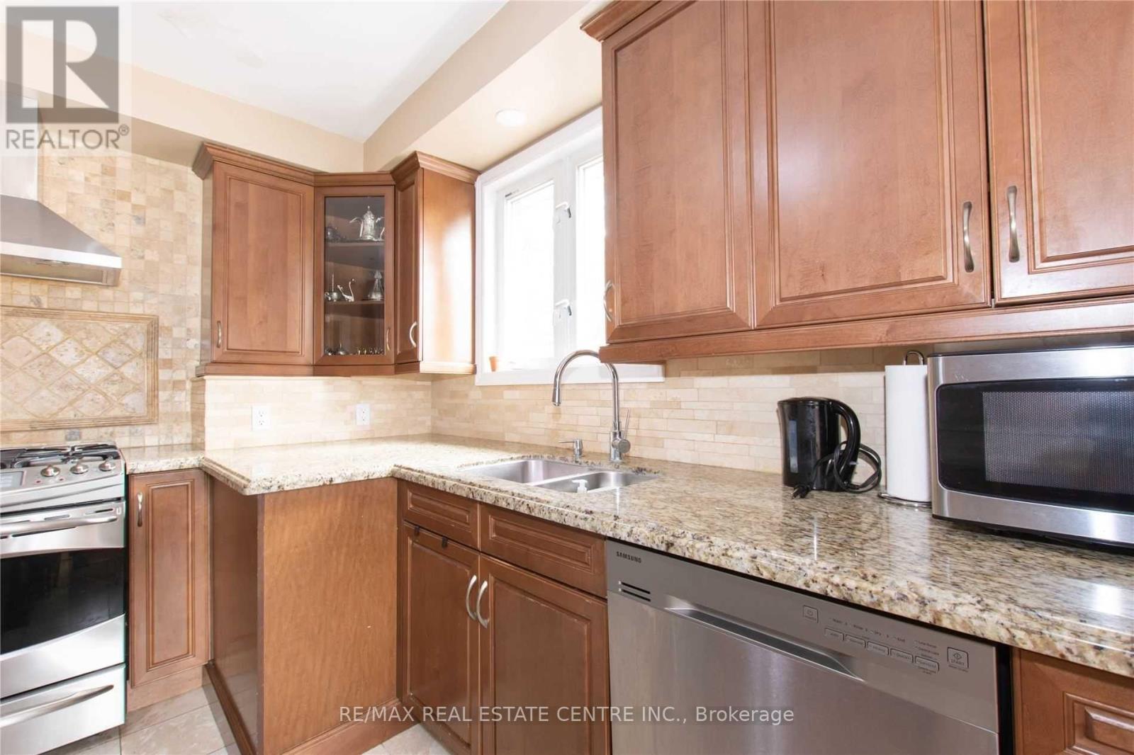 539 Weynway Court, Oakville, Ontario  L6L 4G8 - Photo 7 - W13004820