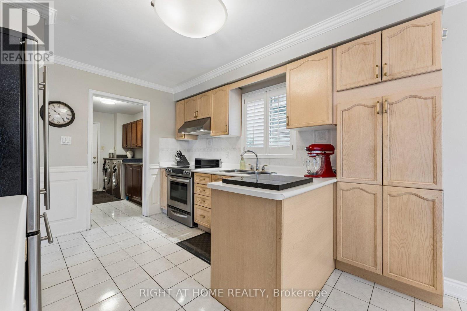 39 Banner Road, Brampton, Ontario  L6X 4K8 - Photo 17 - W13004824