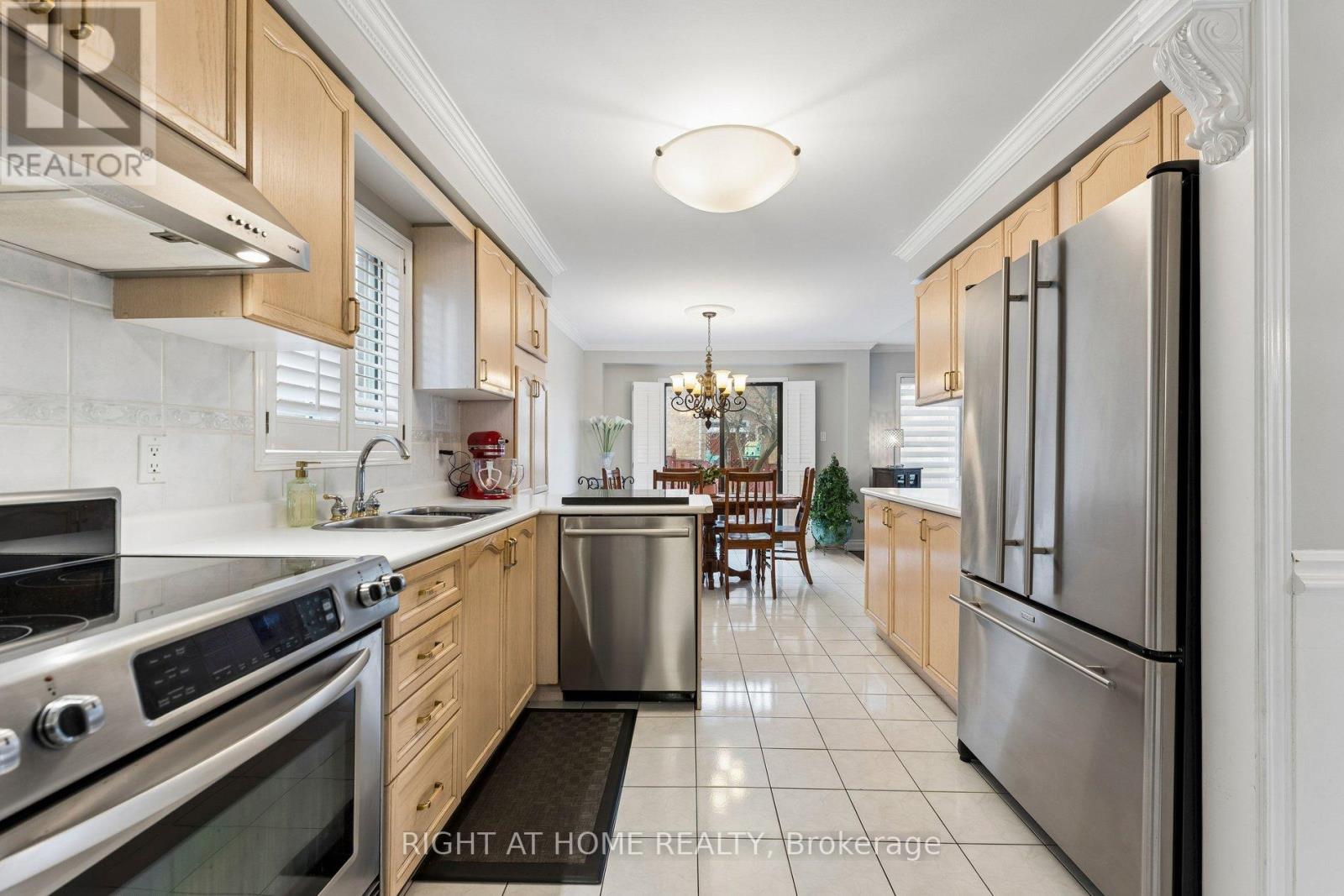 39 Banner Road, Brampton, Ontario  L6X 4K8 - Photo 19 - W13004824