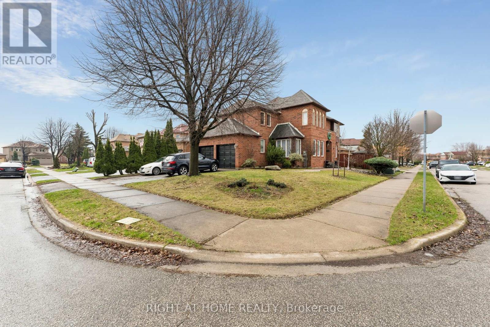 39 Banner Road, Brampton, Ontario  L6X 4K8 - Photo 3 - W13004824