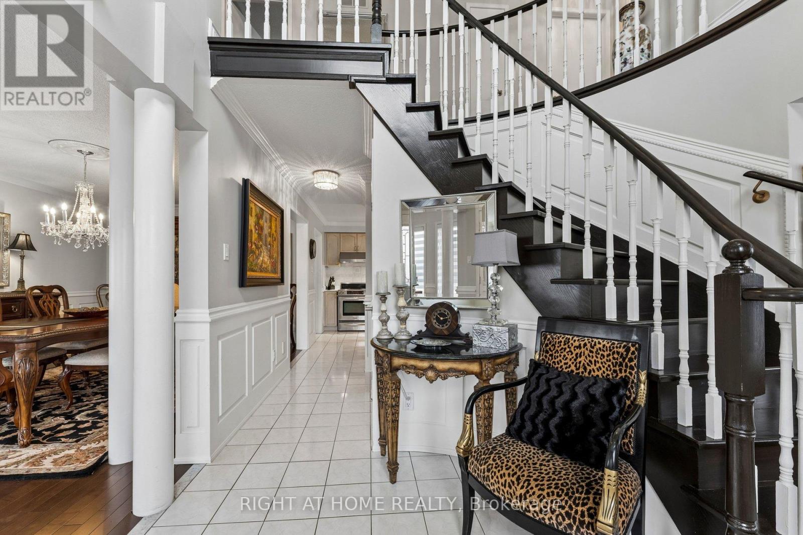 39 Banner Road, Brampton, Ontario  L6X 4K8 - Photo 4 - W13004824