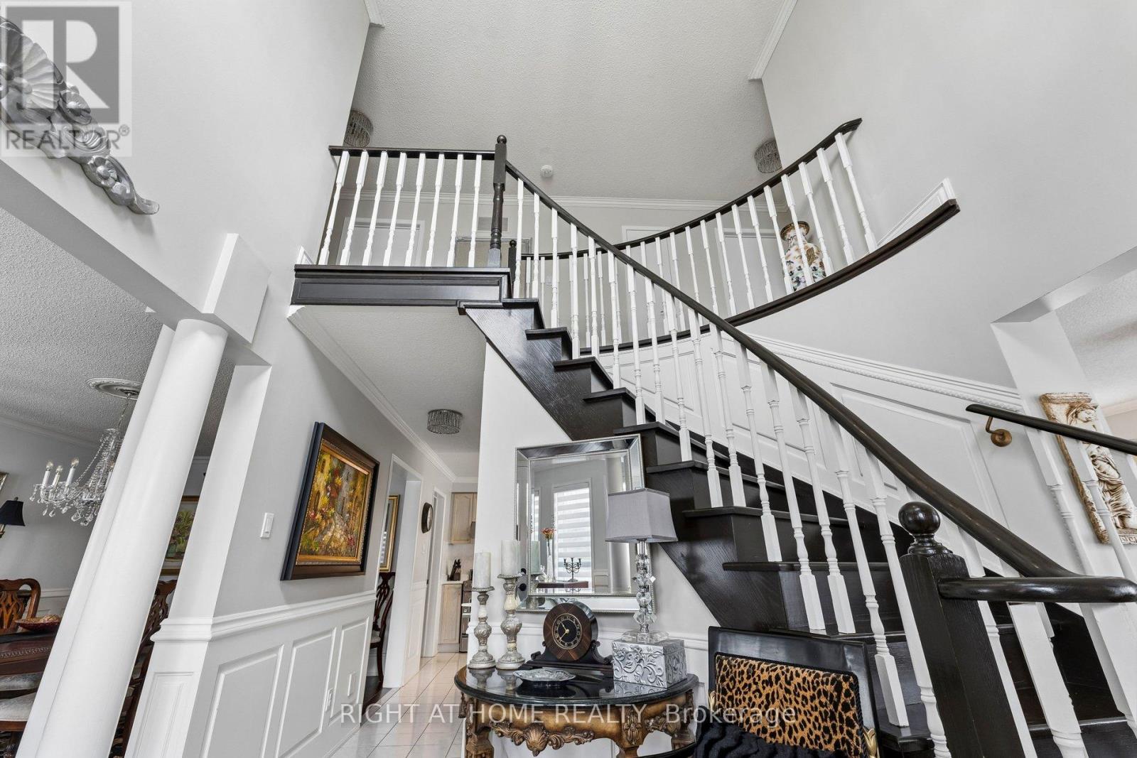 39 Banner Road, Brampton, Ontario  L6X 4K8 - Photo 5 - W13004824