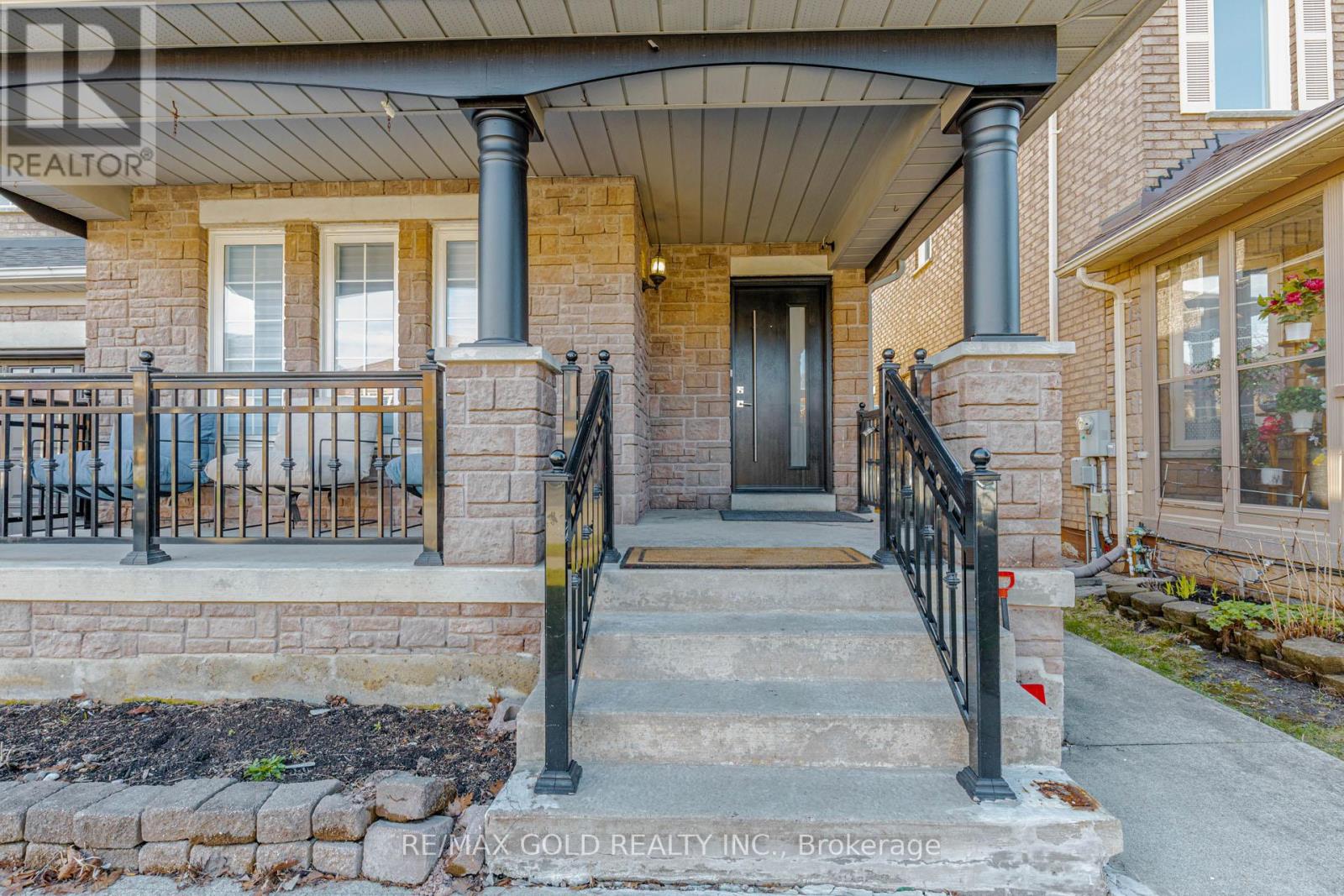 23 Wild Indigo Crescent, Brampton, Ontario  L6R 2J9 - Photo 3 - W13004840
