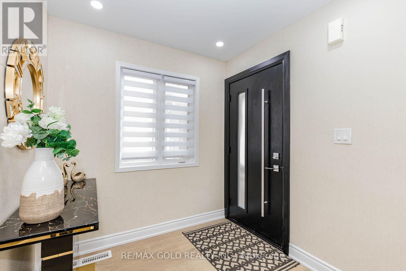 23 Wild Indigo Crescent, Brampton, Ontario  L6R 2J9 - Photo 5 - W13004840