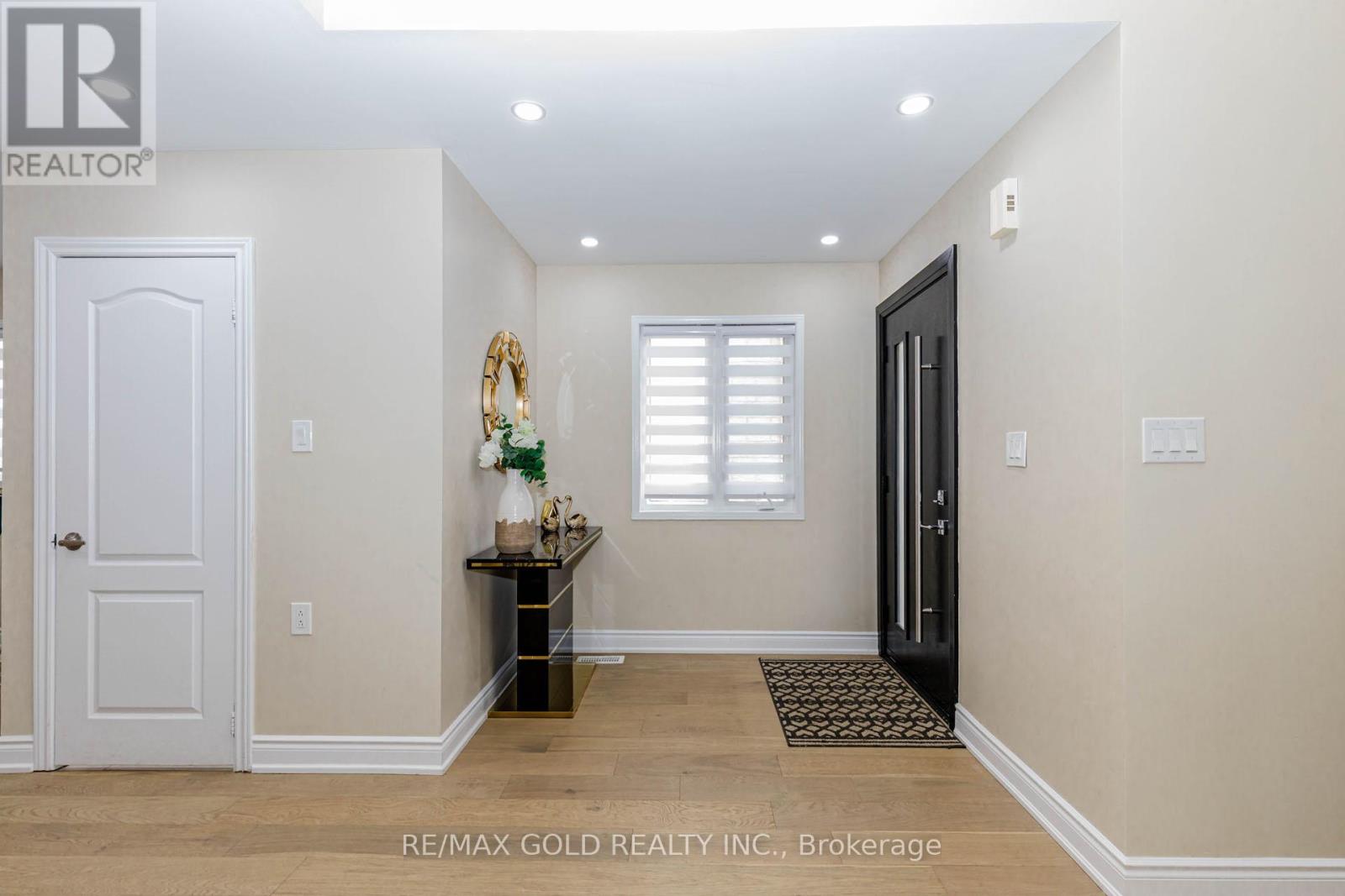 23 Wild Indigo Crescent, Brampton, Ontario  L6R 2J9 - Photo 6 - W13004840