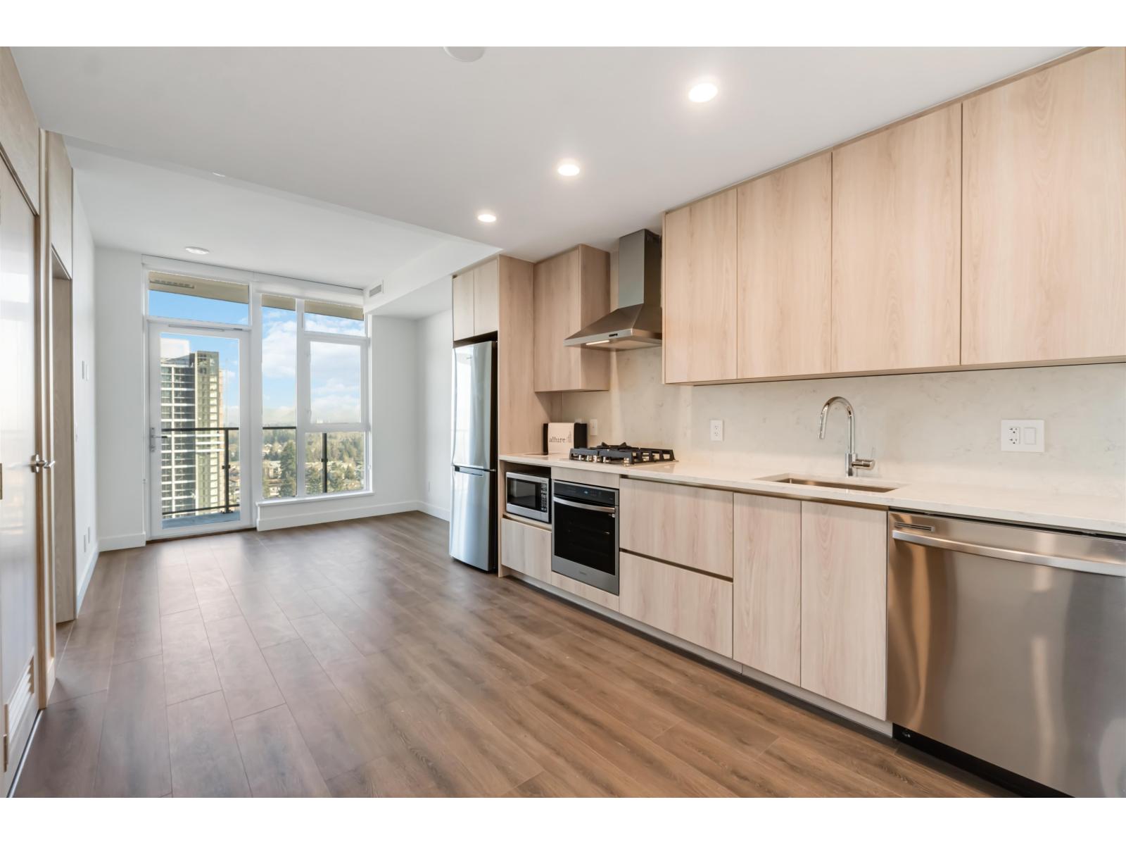 2903 10750 135a Street, Surrey, British Columbia  V3T 0V4 - Photo 1 - R3088655