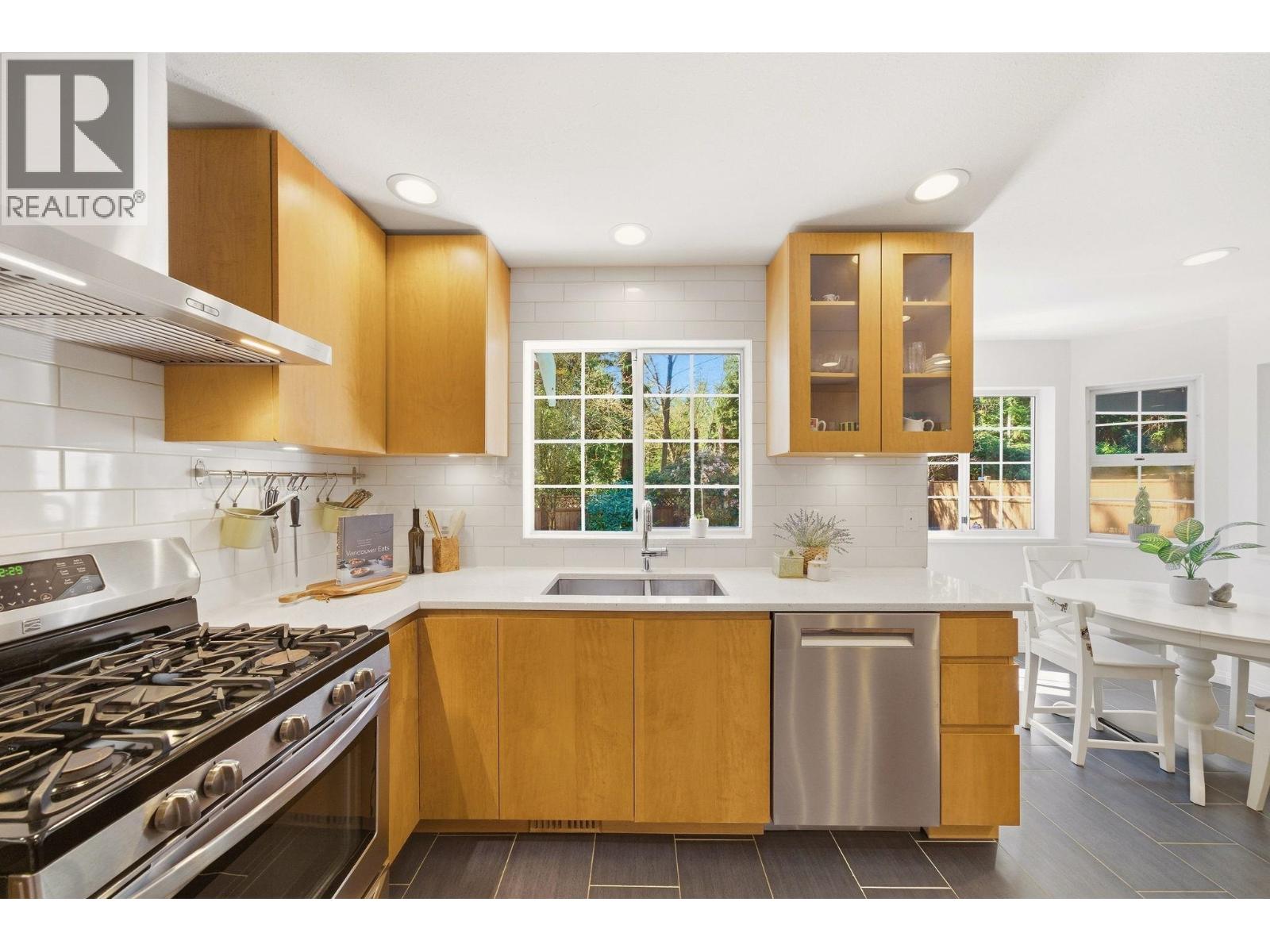 4063 Shone Road, North Vancouver, British Columbia  V7G 2N4 - Photo 12 - R3110489