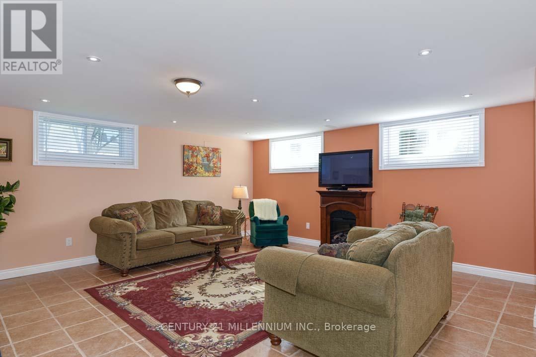 8 Castlewood Court, Caledon, Ontario  L7K 0C1 - Photo 37 - W12864650