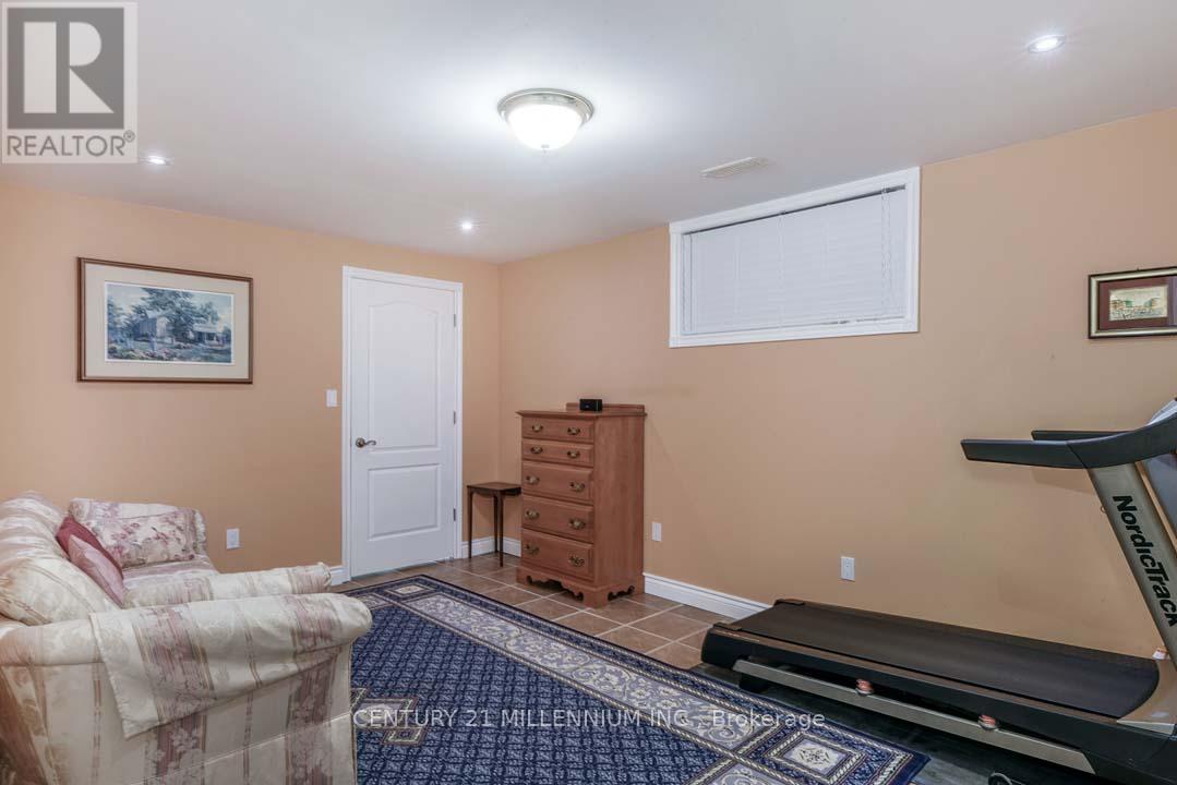 8 Castlewood Court, Caledon, Ontario  L7K 0C1 - Photo 41 - W12864650