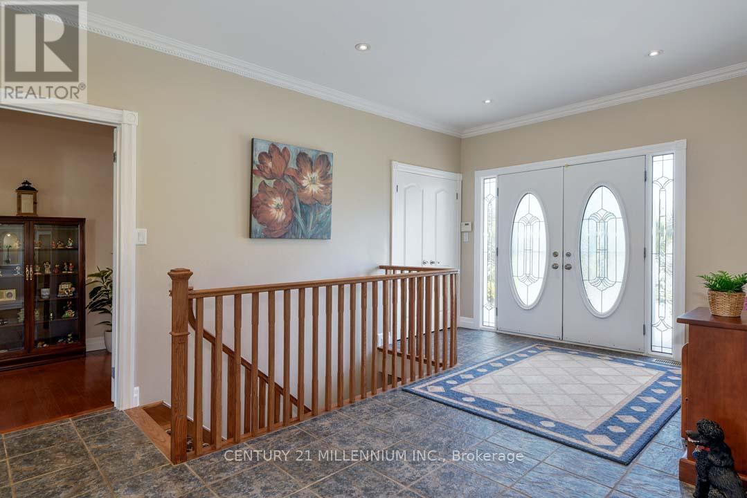 8 Castlewood Court, Caledon, Ontario  L7K 0C1 - Photo 8 - W12864650