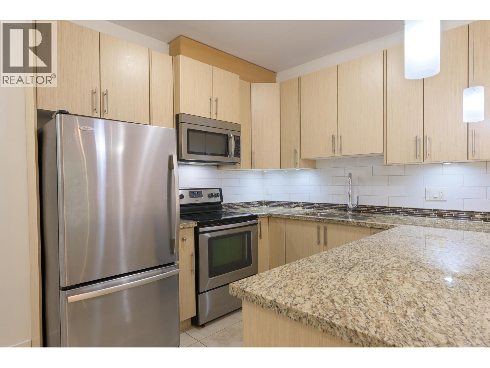 112 3888 Norfolk Street, Burnaby, British Columbia V5G 1E5 - Photo 5 - R3112096