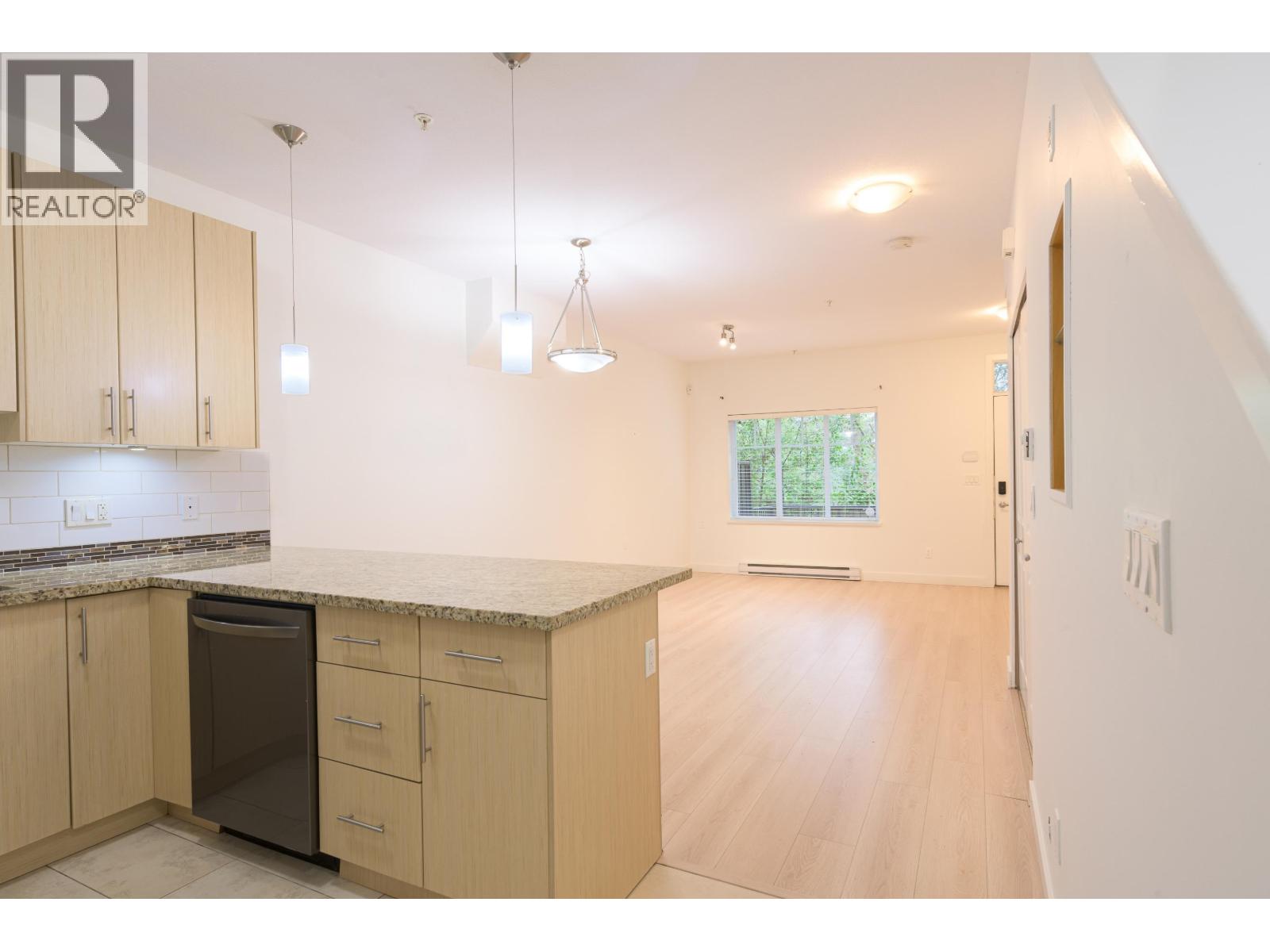 112 3888 Norfolk Street, Burnaby, British Columbia V5G 1E5 - Photo 6 - R3112096