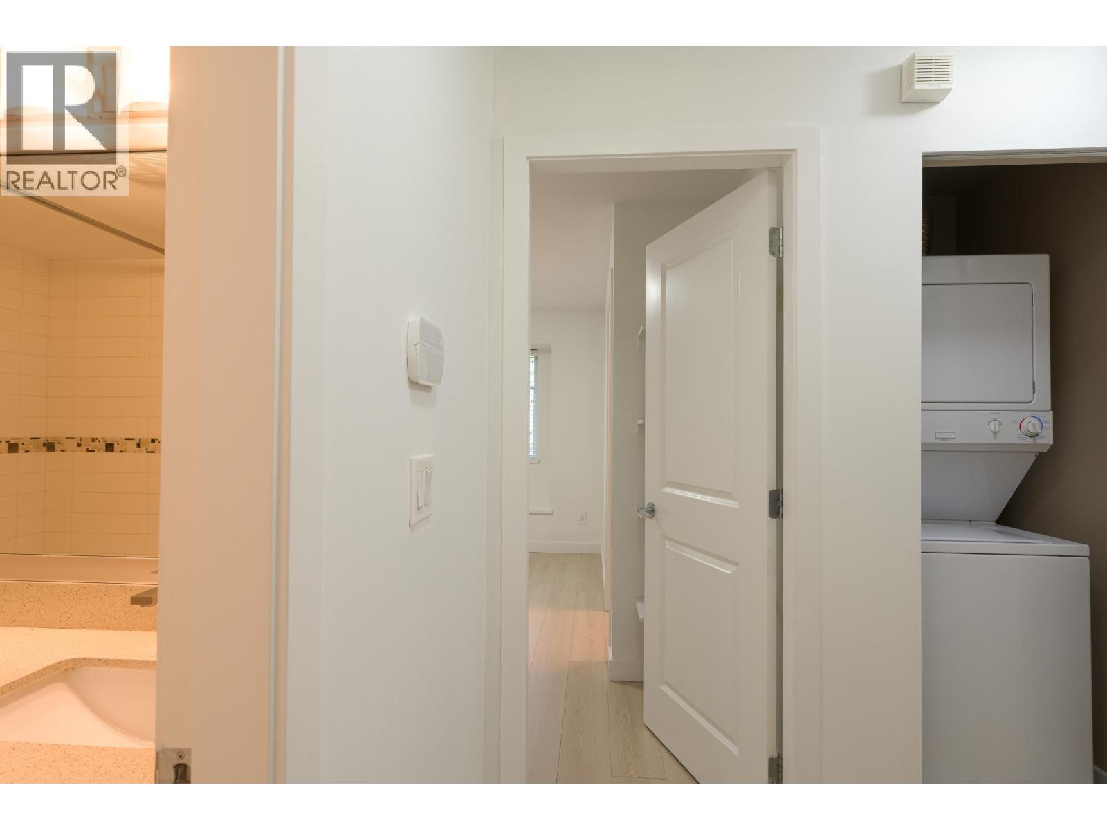 112 3888 Norfolk Street, Burnaby, British Columbia V5G 1E5 - Photo 10 - R3112096