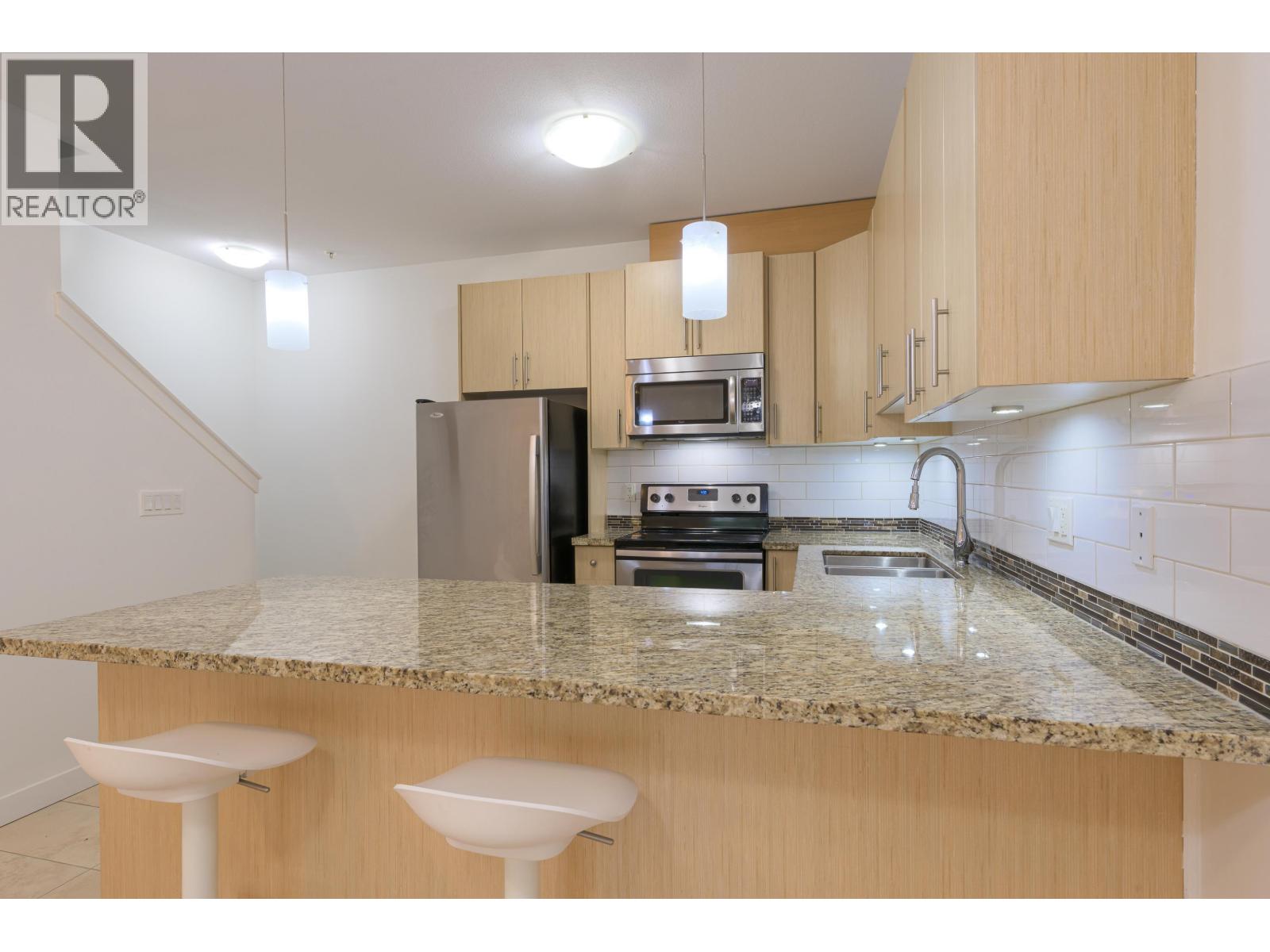 112 3888 Norfolk Street, Burnaby, British Columbia V5G 1E5 - Photo 4 - R3112096