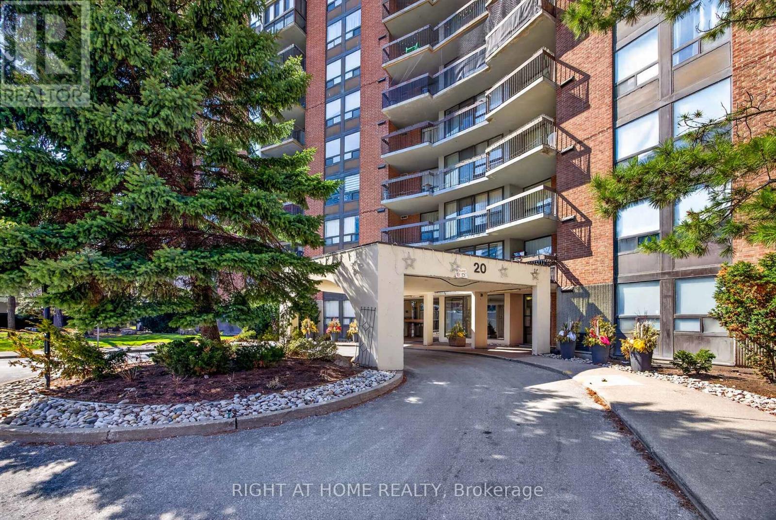 1509 - 20 Mississauga Valley Boulevard, Mississauga, Ontario  L5A 3S1 - Photo 2 - W12882594