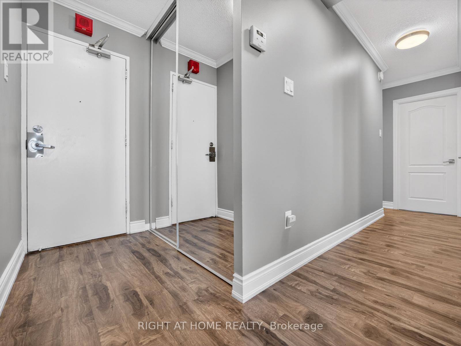 1509 - 20 Mississauga Valley Boulevard, Mississauga, Ontario  L5A 3S1 - Photo 5 - W12882594