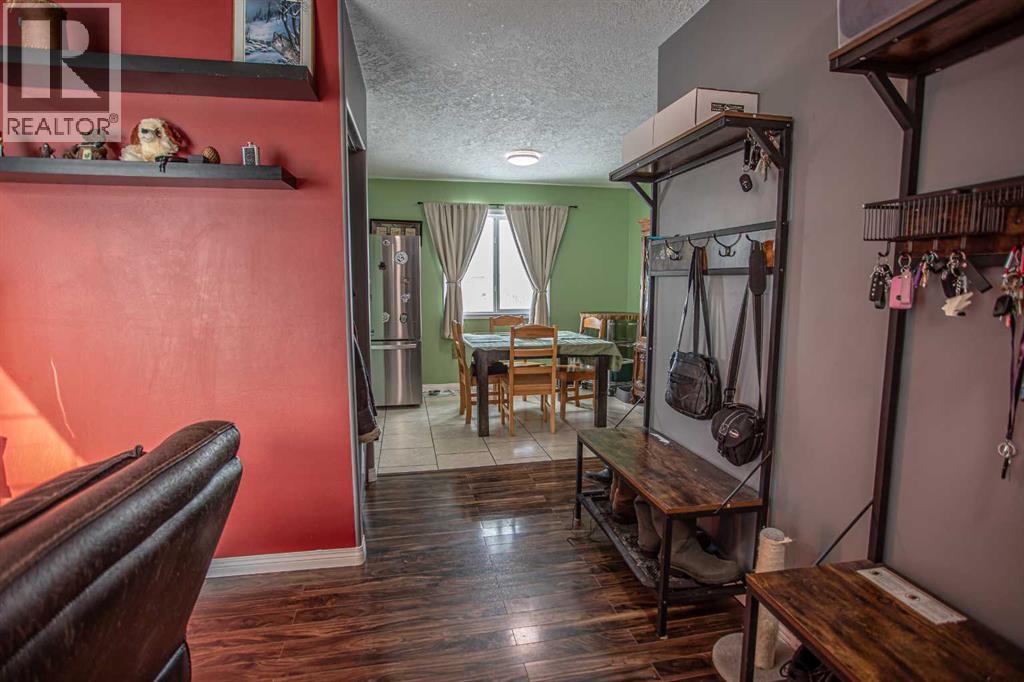 3 Boyer Close, High Level, Alberta  T0H 1Z0 - Photo 2 - A2293127