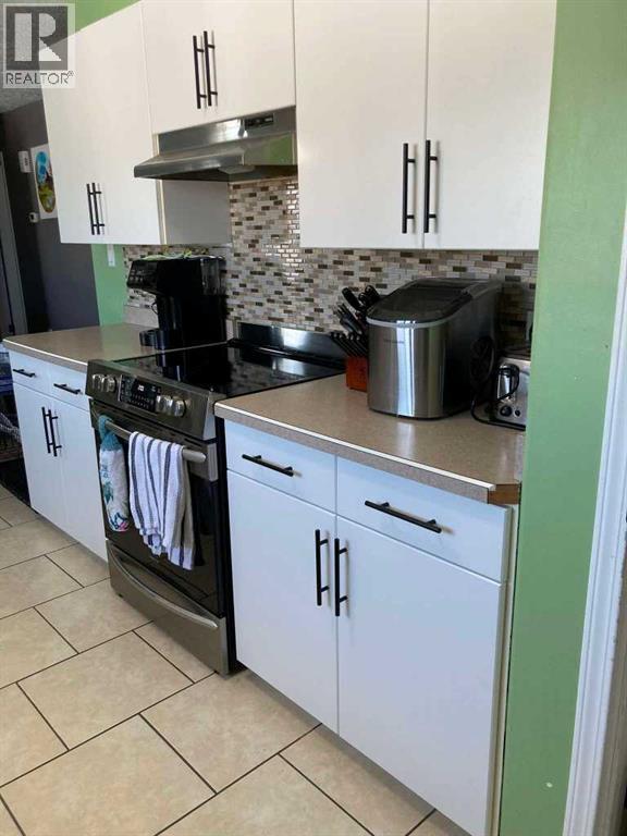 3 Boyer Close, High Level, Alberta  T0H 1Z0 - Photo 8 - A2293127