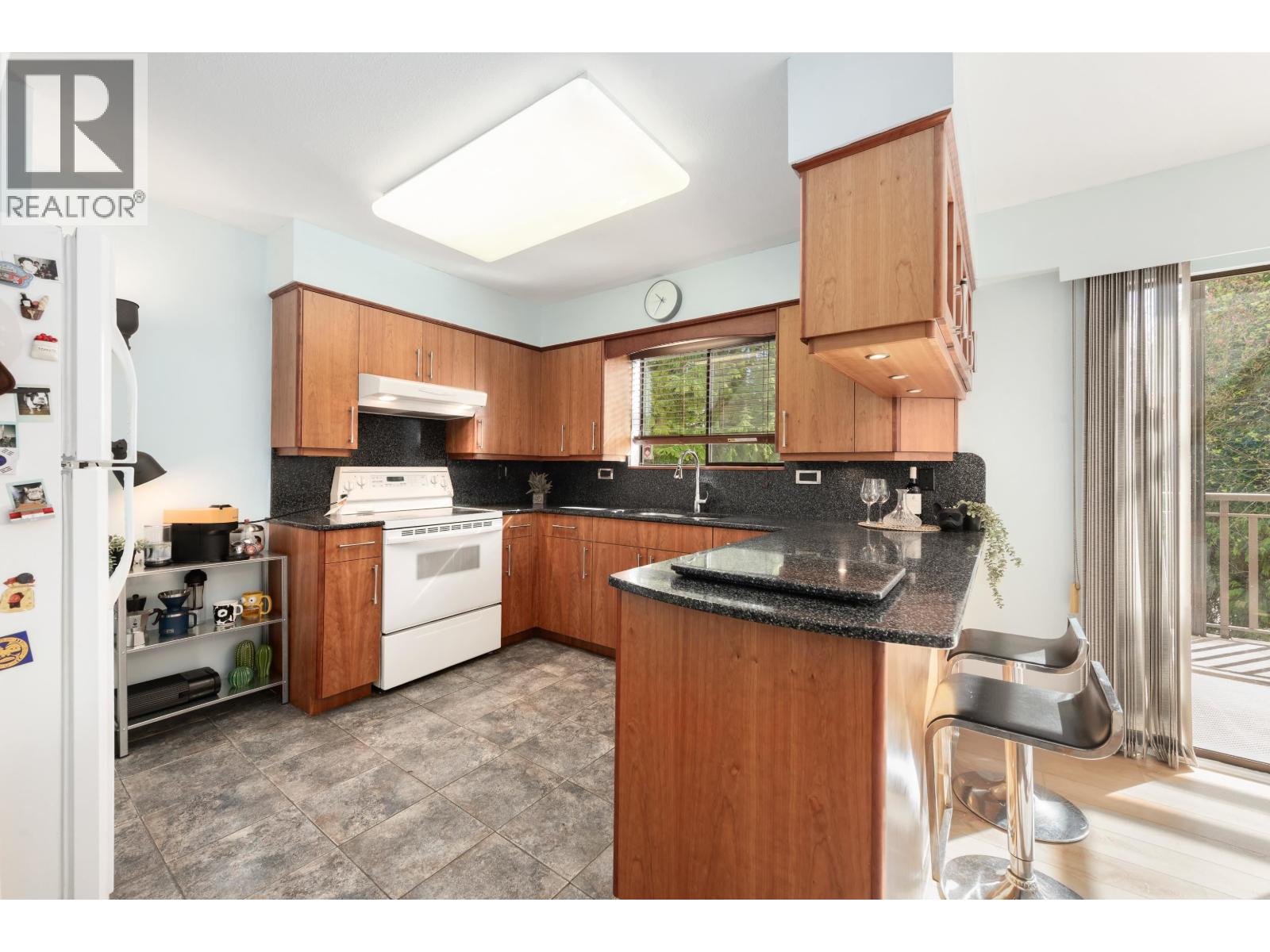 2950 Keets Drive, Coquitlam, British Columbia  V3C 4R6 - Photo 11 - R3110764