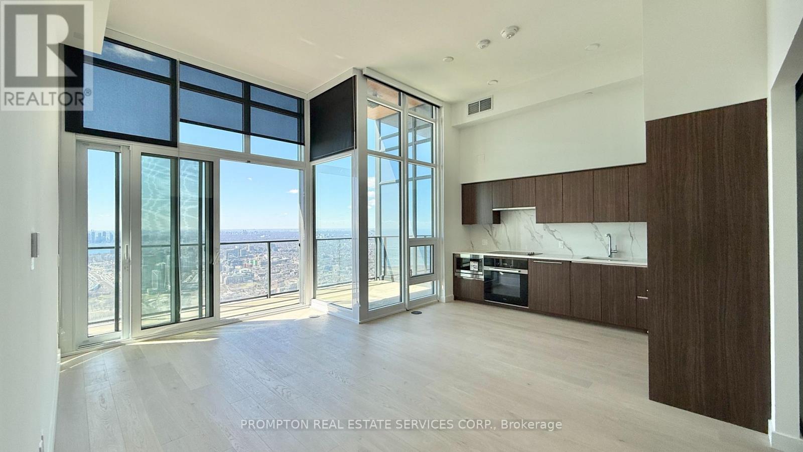 8101 - 3 Concord Cityplace Way, Toronto, Ontario  M5V 0X4 - Photo 2 - C13004878