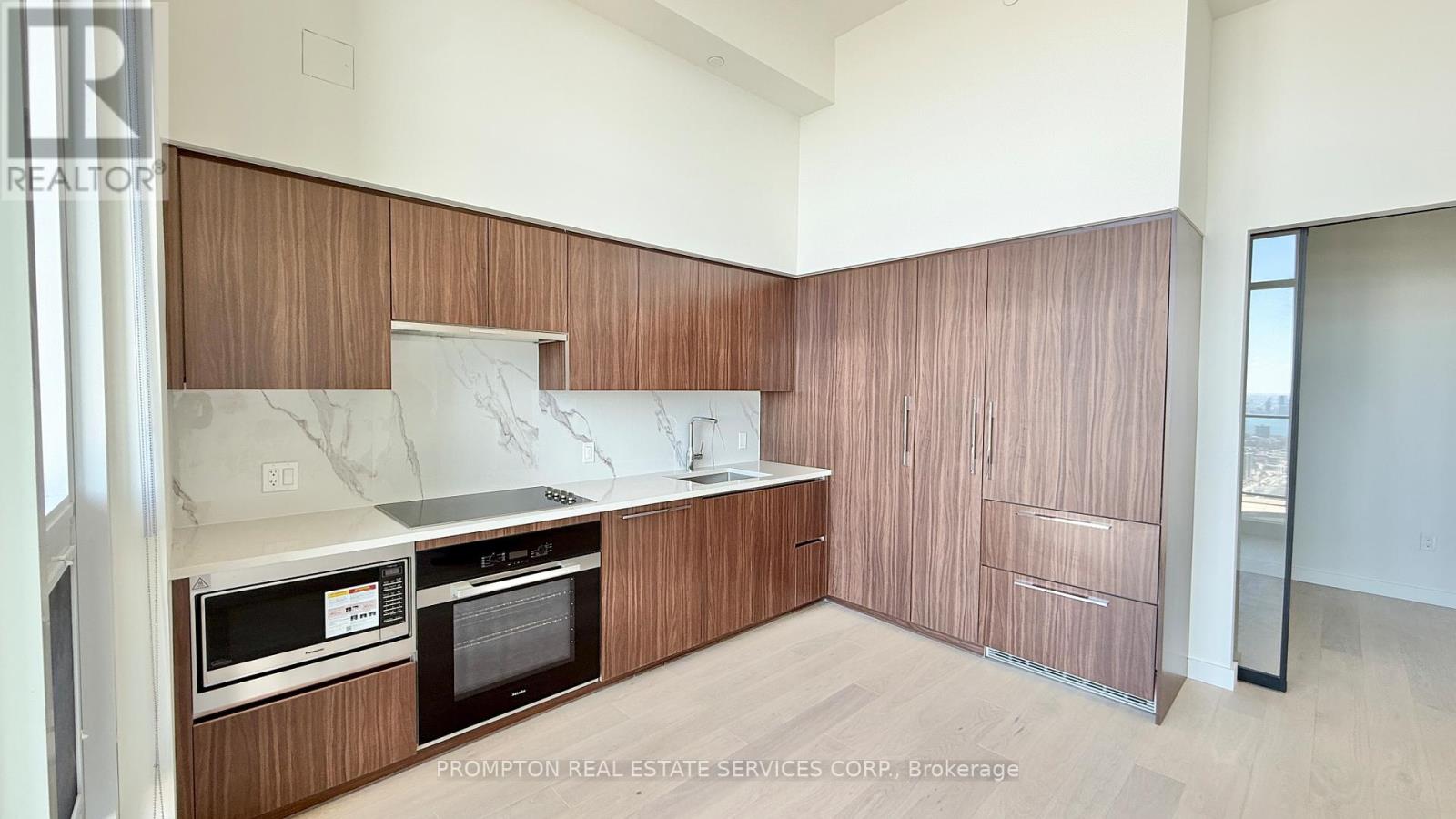 8101 - 3 Concord Cityplace Way, Toronto, Ontario  M5V 0X4 - Photo 3 - C13004878