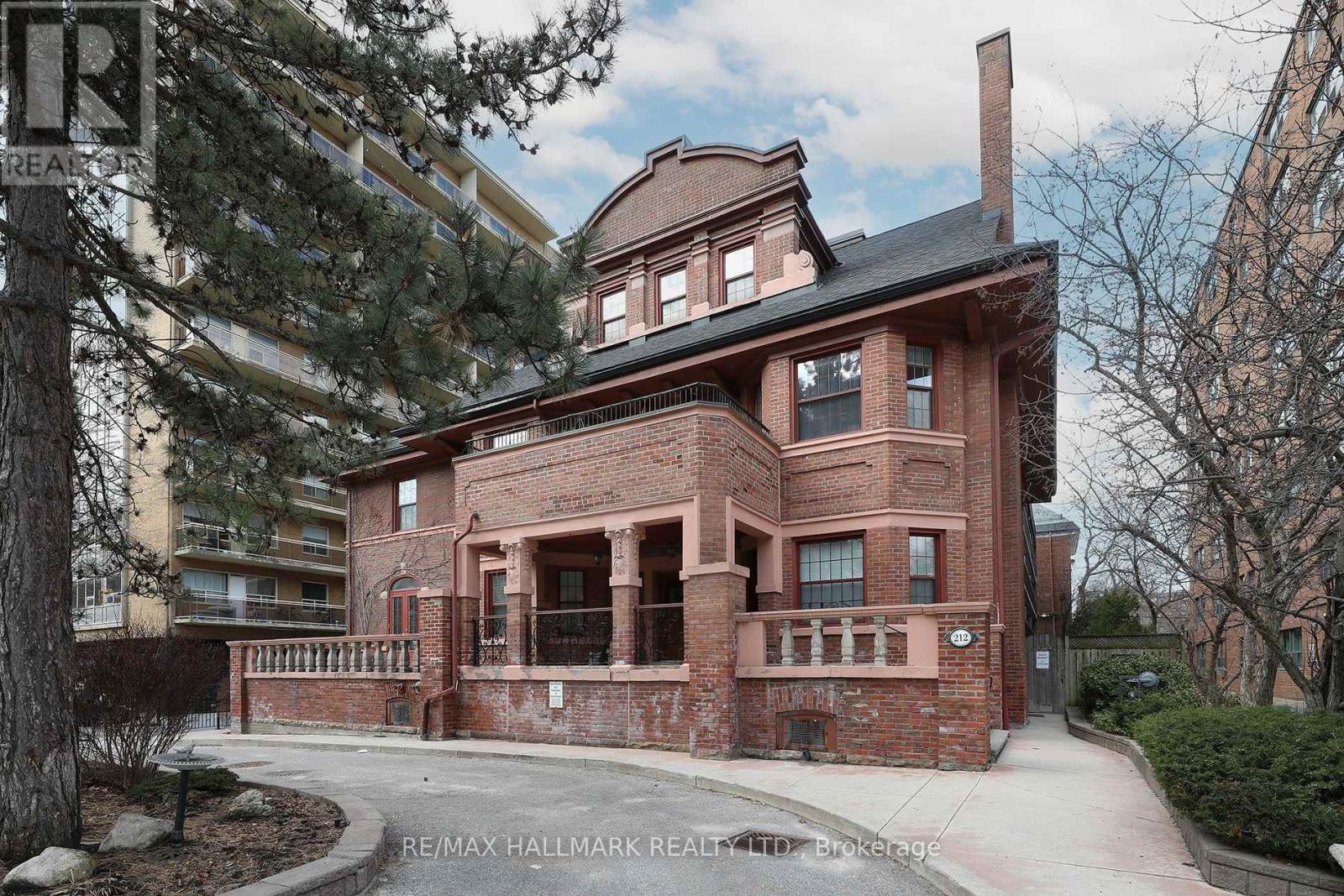 106 - 212 ST. GEORGE STREET, Toronto, Ontario