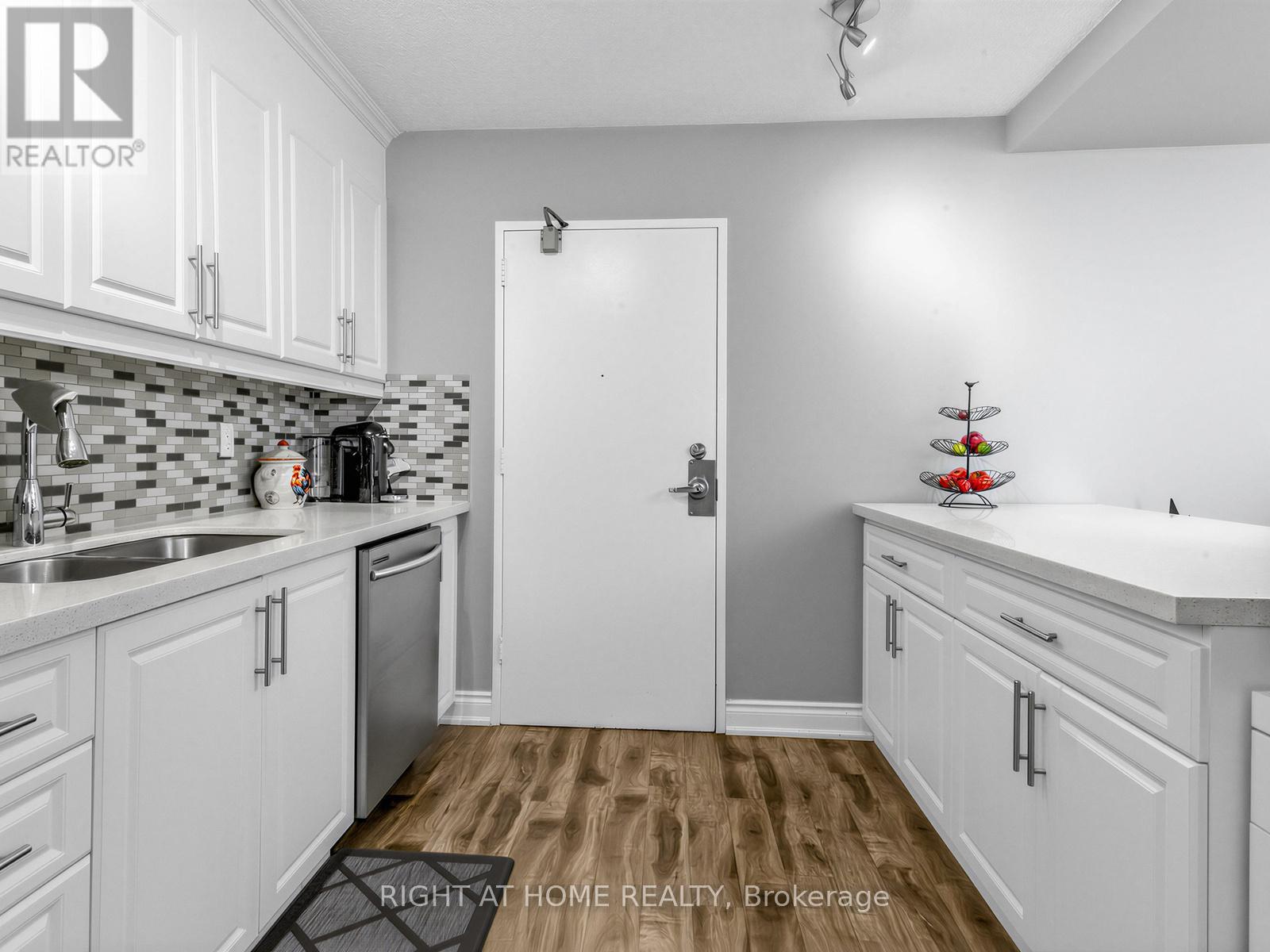 1509 - 20 Mississauga Valley Boulevard, Mississauga, Ontario  L5A 3S1 - Photo 15 - W12882594