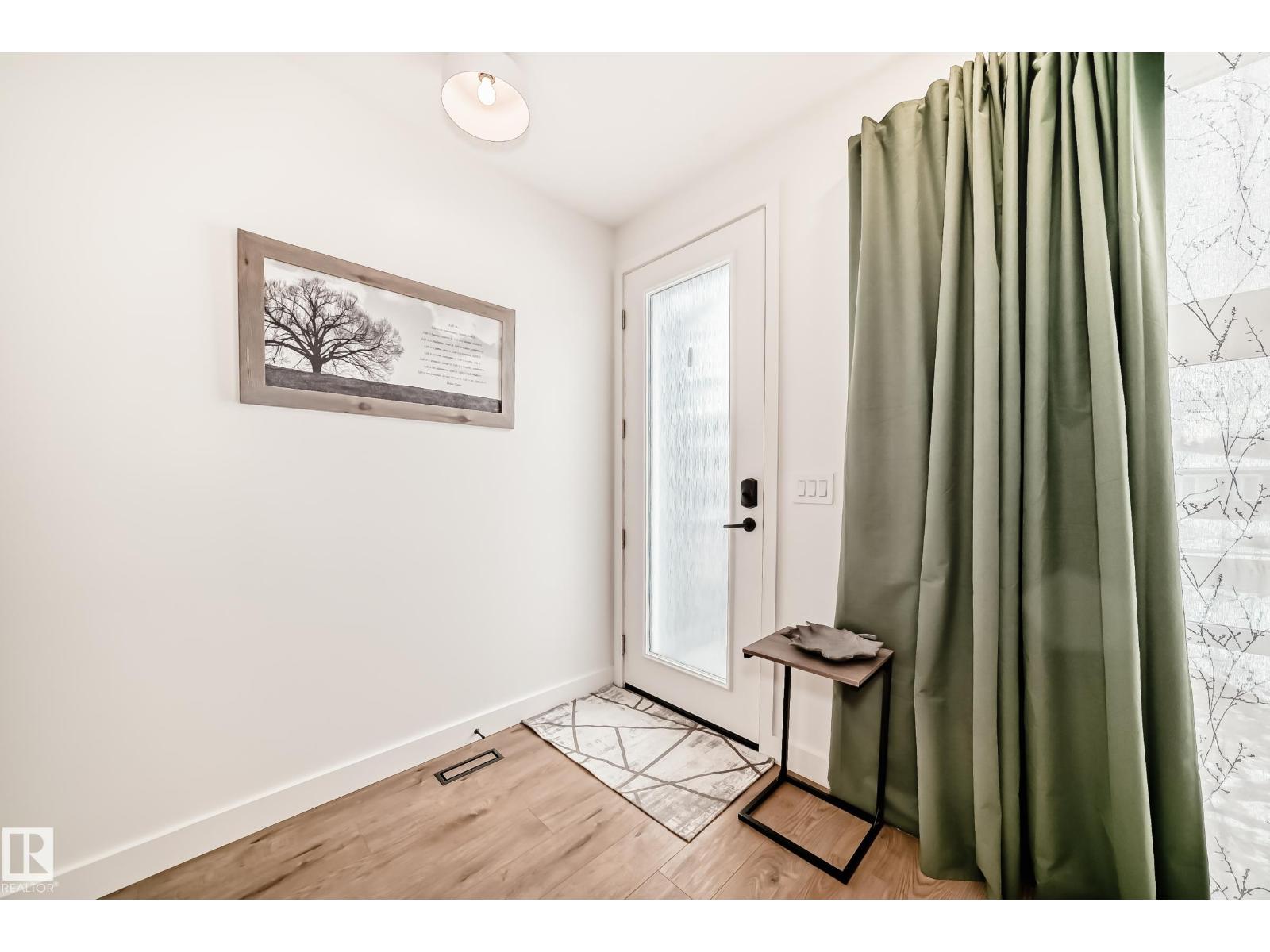 10936 117 St NW, Edmonton, Alberta  T5H 3N6 - Photo 2 - E4481363