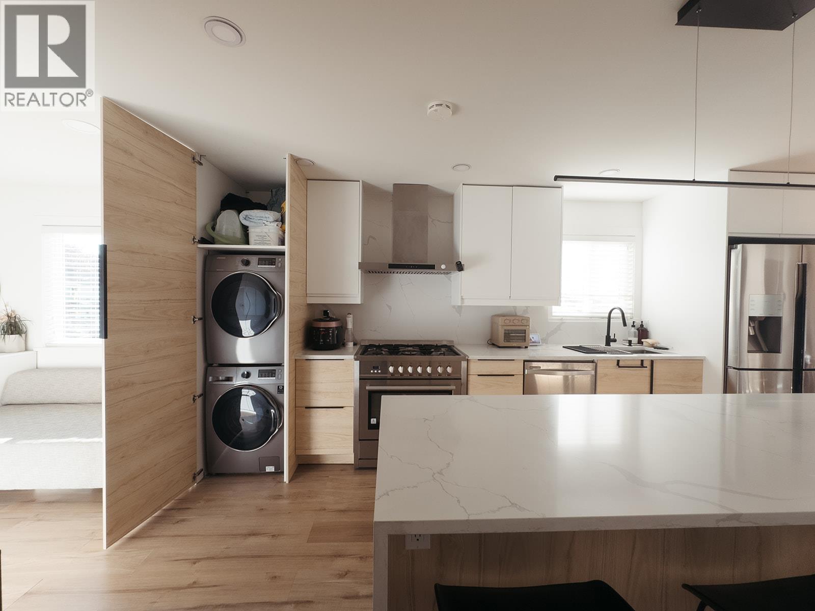 679 Gamma Avenue, Burnaby, British Columbia  V5C 6A3 - Photo 5 - R3097942