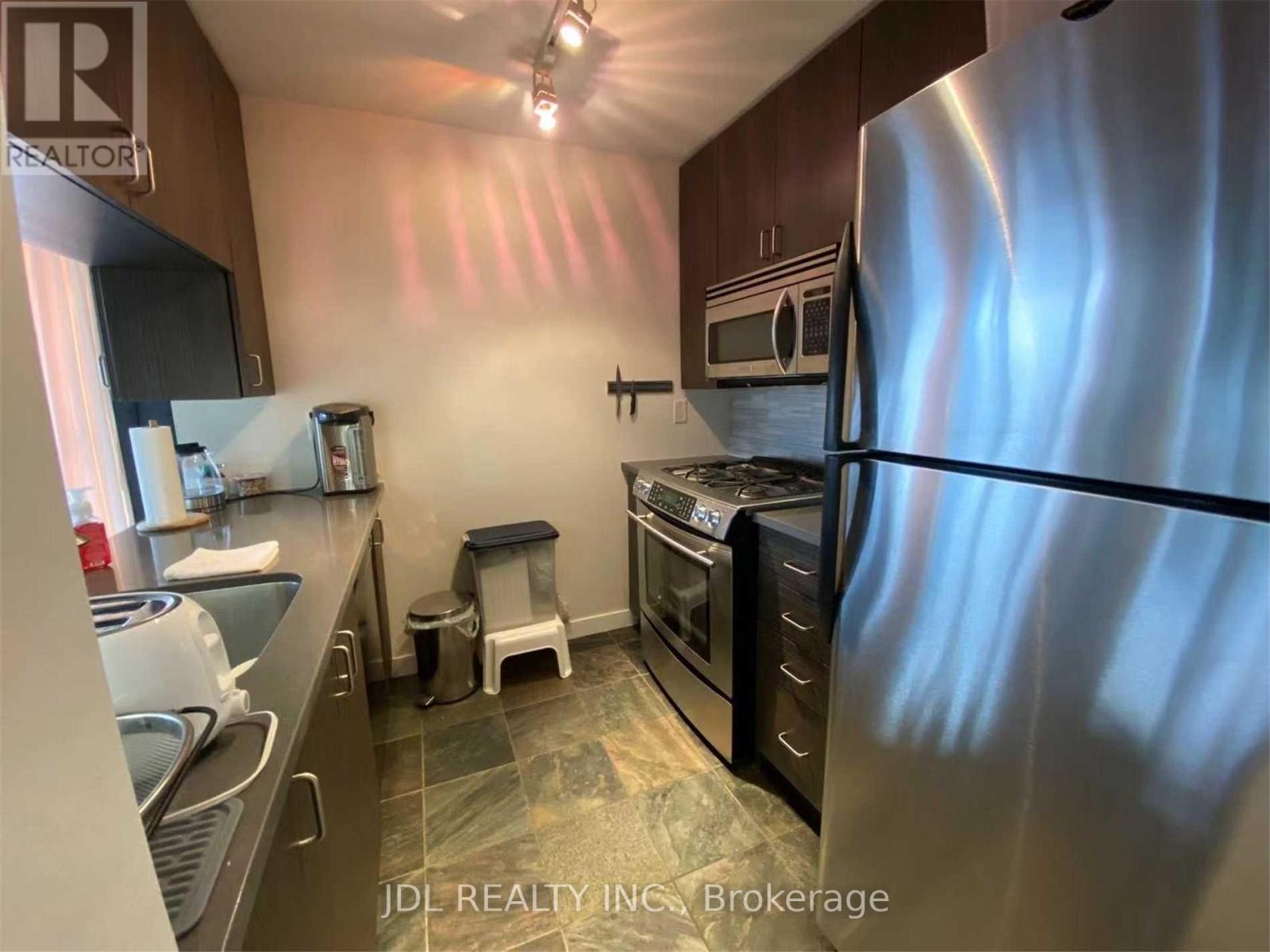 2208 - 285 Mutual Street, Toronto, Ontario  M4Y 3C5 - Photo 8 - C13004898