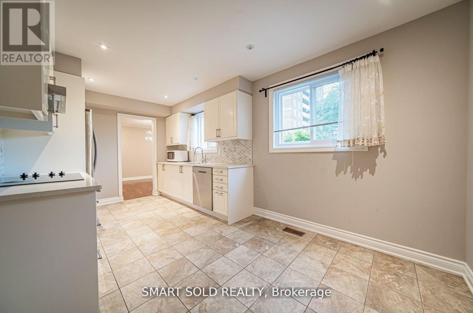 120 Abbeywood Trail, Toronto, Ontario  M3B 3B5 - Photo 8 - C13004934