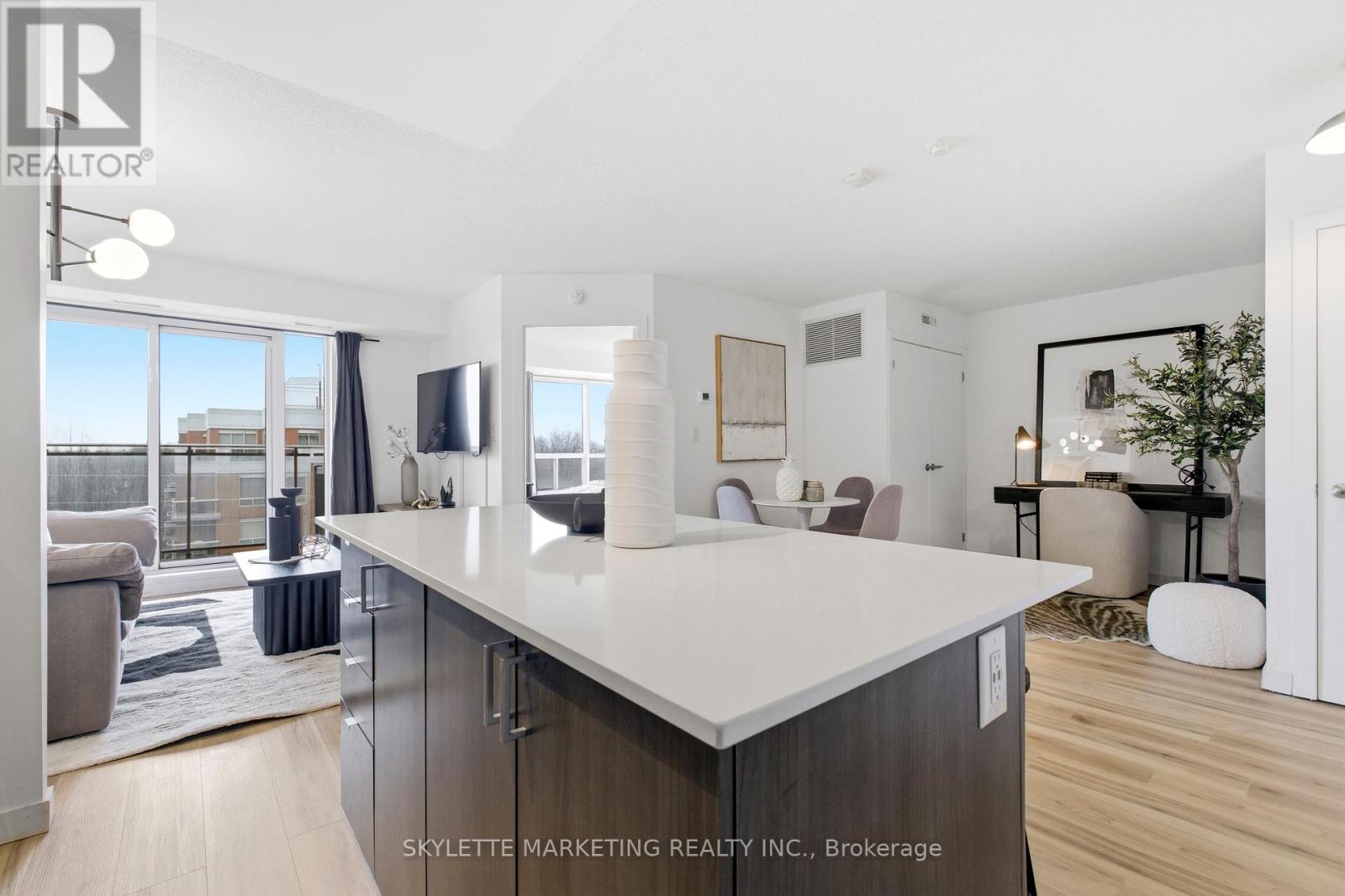 701 - 801 Sheppard Avenue W, Toronto, Ontario  M3H 0A8 - Photo 5 - C13004968