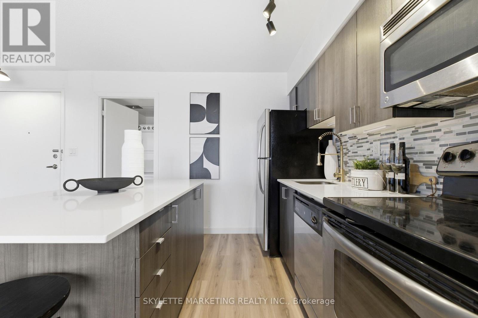 701 - 801 Sheppard Avenue W, Toronto, Ontario  M3H 0A8 - Photo 6 - C13004968