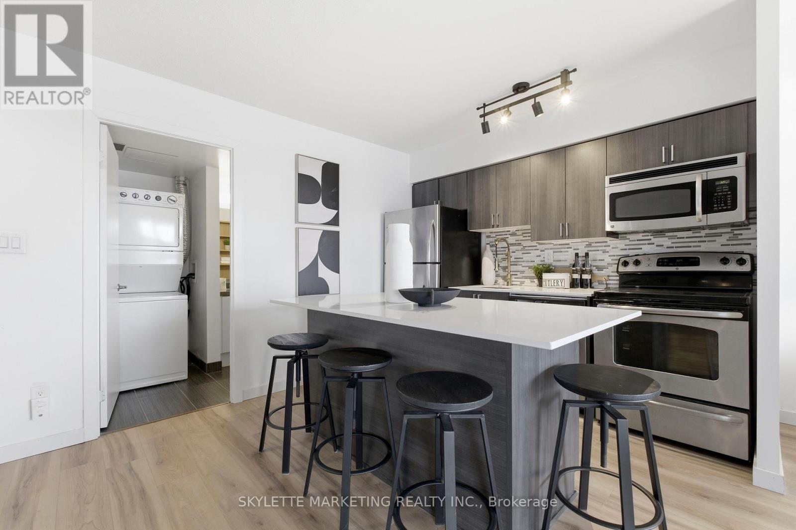 701 - 801 Sheppard Avenue W, Toronto, Ontario  M3H 0A8 - Photo 8 - C13004968