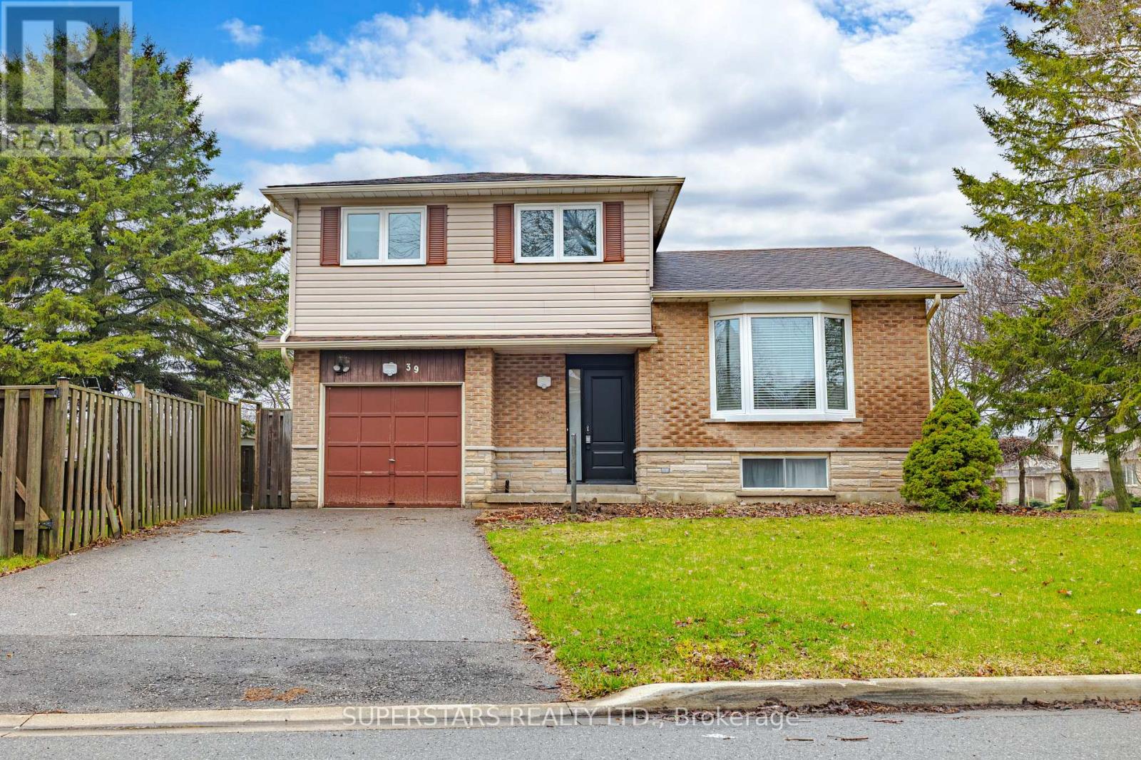 Upper - 39 Evergreen Drive, Whitby, Ontario  L1N 6S6 - Photo 1 - E13004922