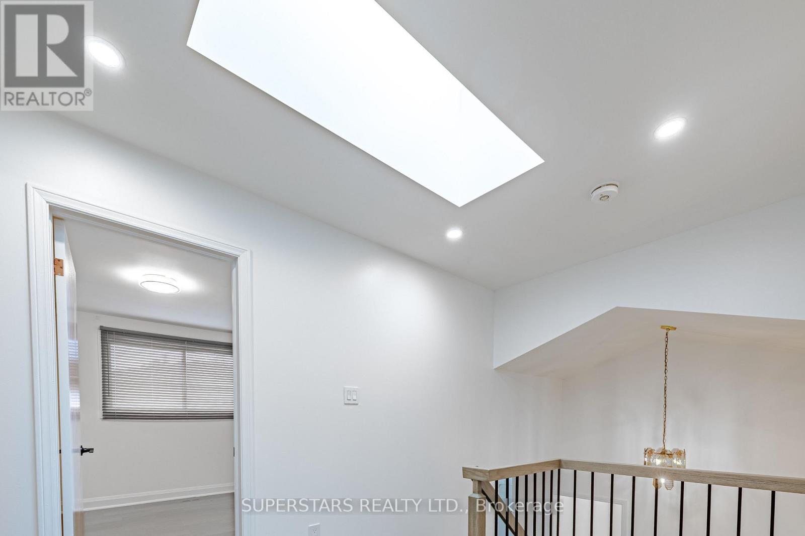 Upper - 39 Evergreen Drive, Whitby, Ontario  L1N 6S6 - Photo 10 - E13004922