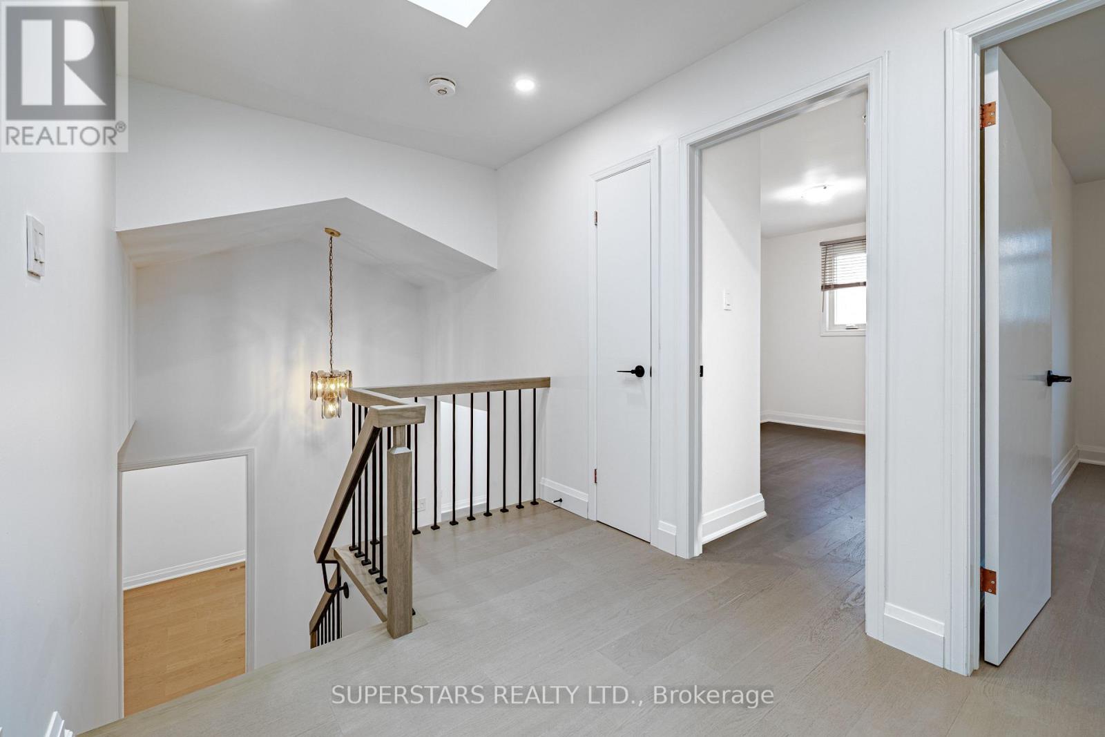 Upper - 39 Evergreen Drive, Whitby, Ontario  L1N 6S6 - Photo 11 - E13004922